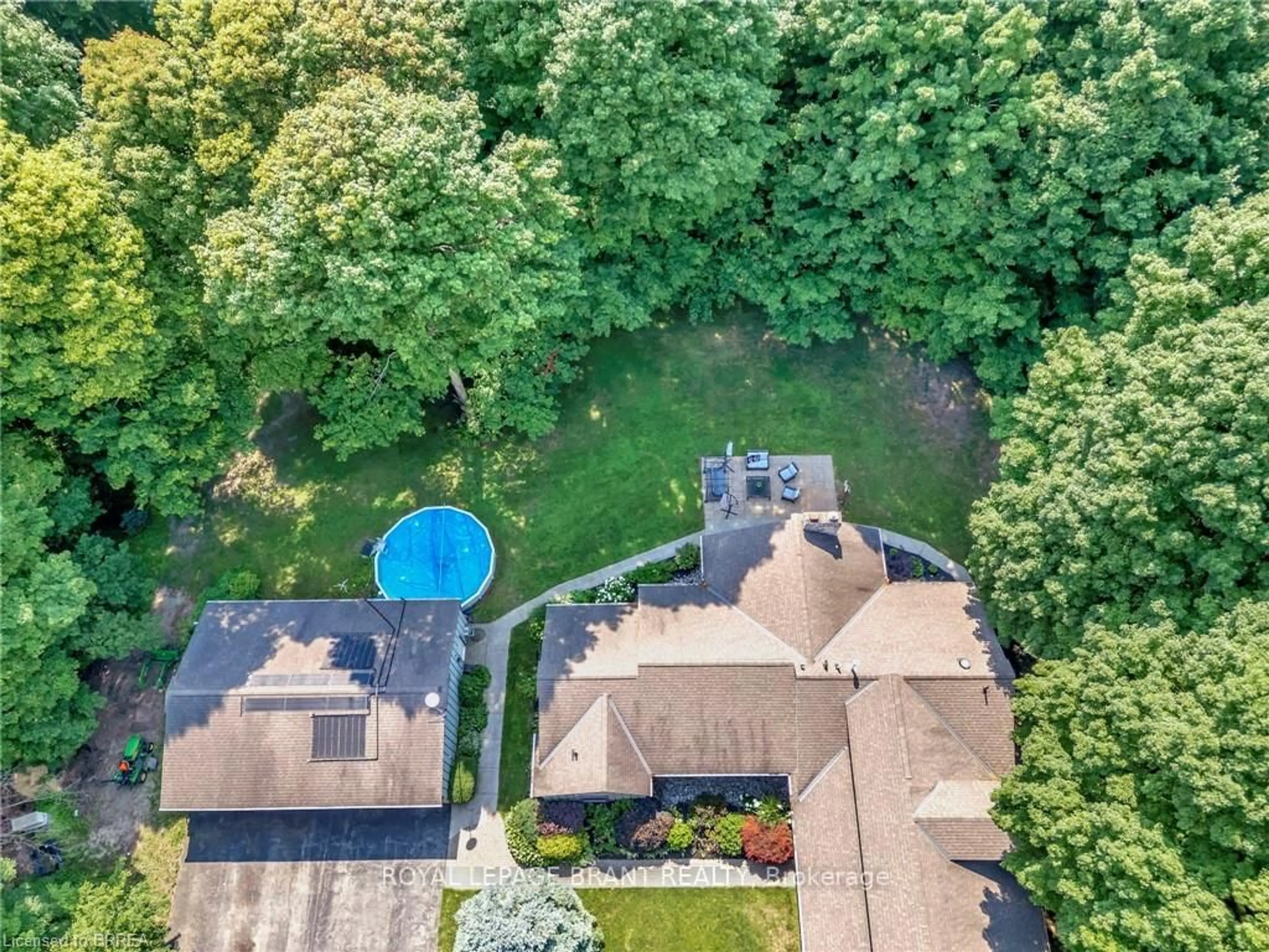 A pic from outside/outdoor area/front of a property/back of a property/a pic from drone, unknown for 2257 Swimming Pool Rd, Norwich Ontario N0E 1H0