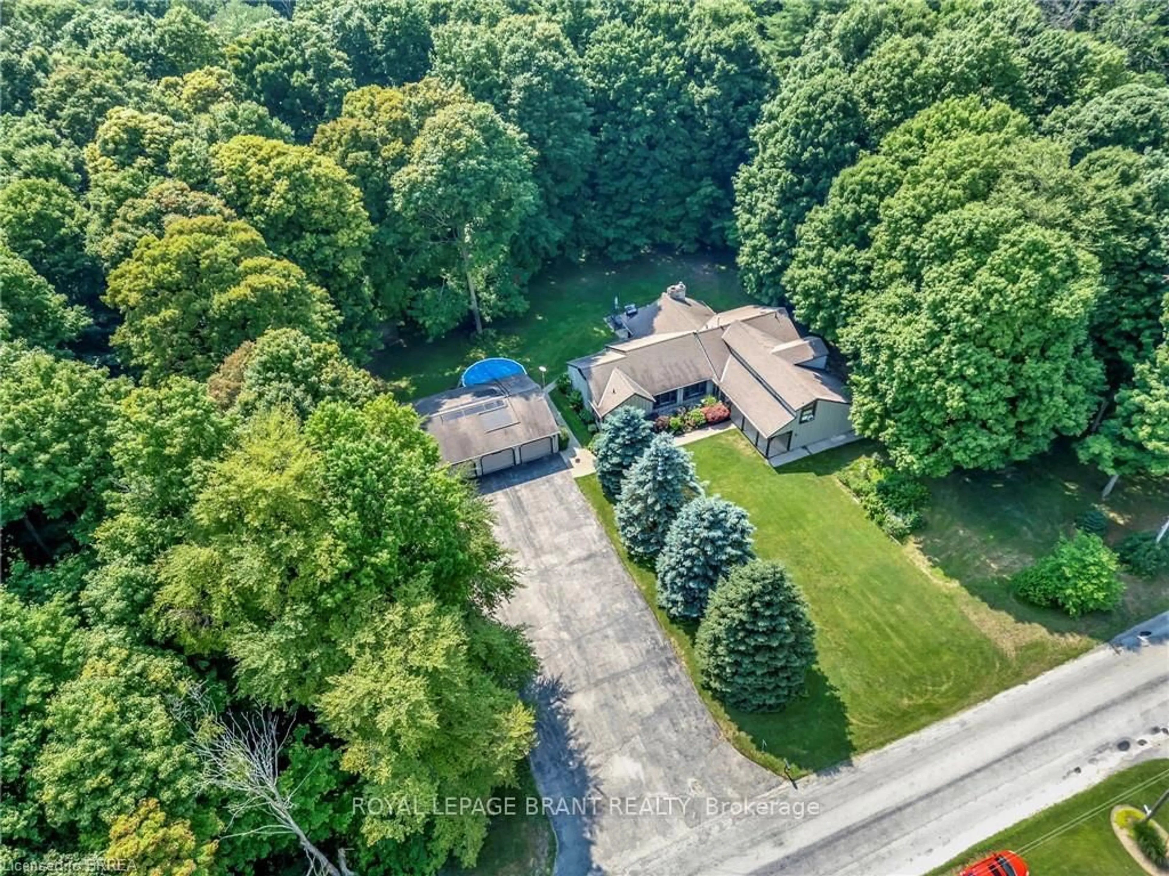 A pic from outside/outdoor area/front of a property/back of a property/a pic from drone, unknown for 2257 Swimming Pool Rd, Norwich Ontario N0E 1H0