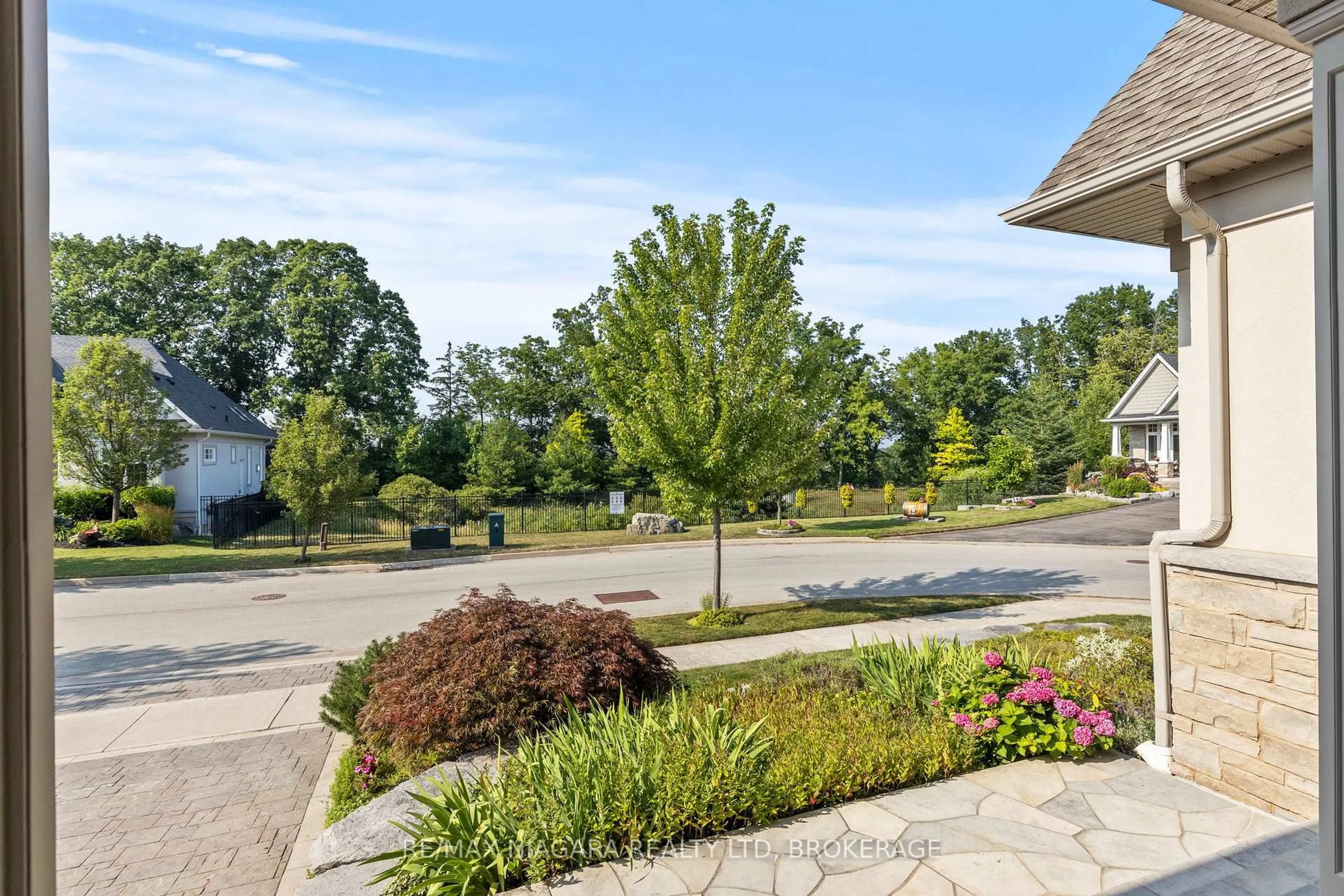 Patio, water/lake/river/ocean view for 44 STONERIDGE Cres, Niagara-on-the-Lake Ontario L0S 1J1
