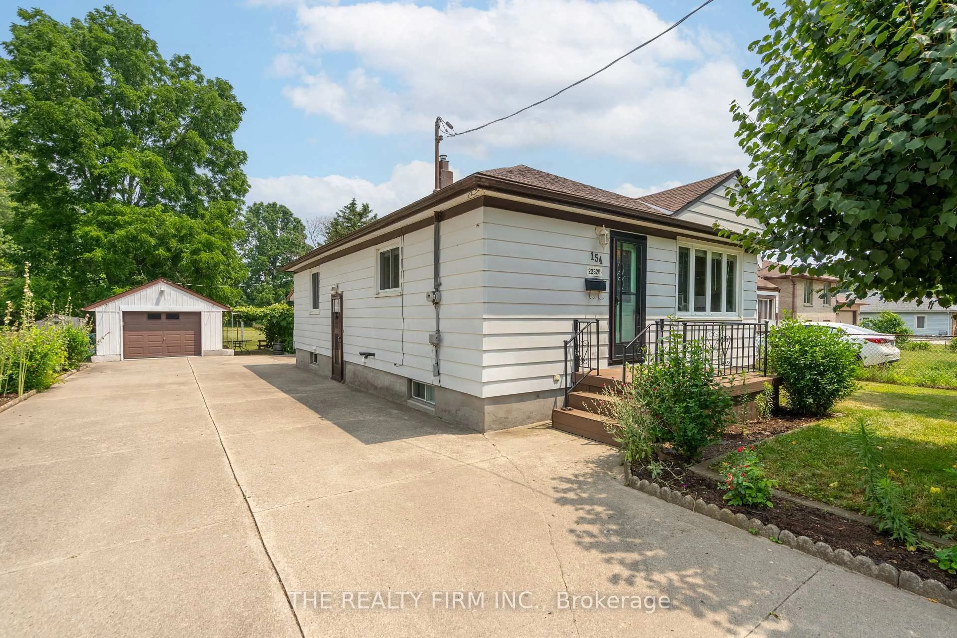 A pic from outside/outdoor area/front of a property/back of a property/a pic from drone, street for 22326 Adelaide Rd, Strathroy-Caradoc Ontario N0L 1W0