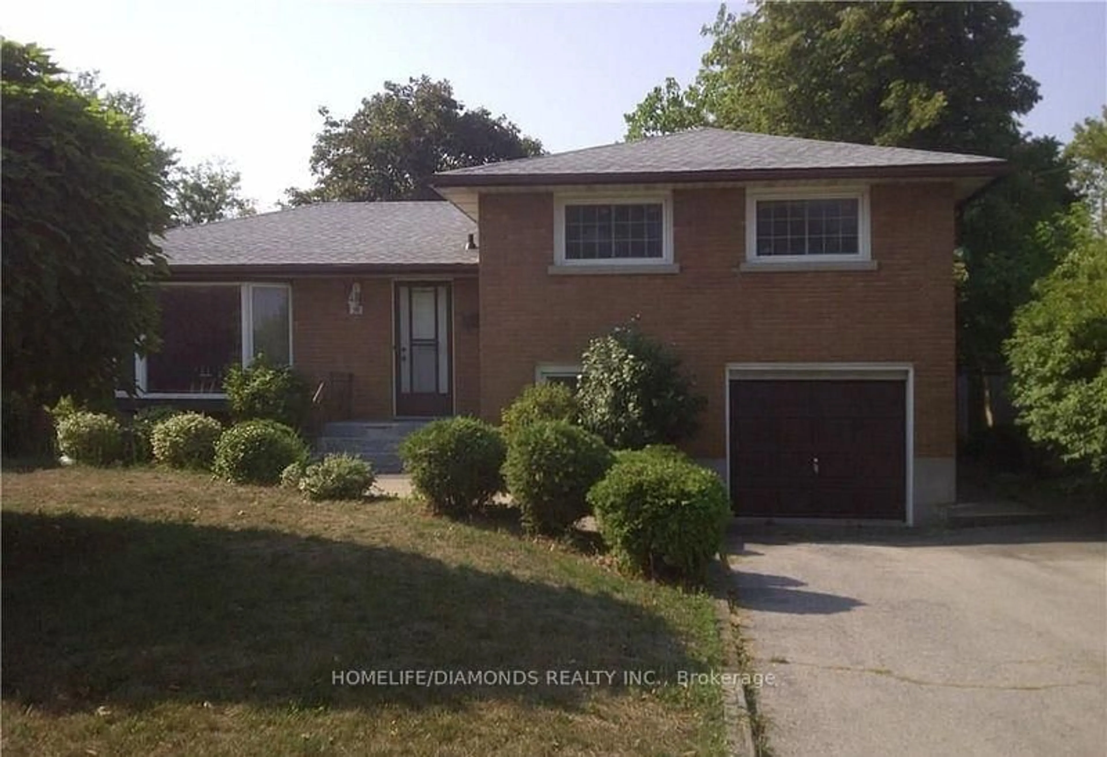 Home with brick exterior material, street for 86 GLENDALE Ave, St. Catharines Ontario L2T 2J5
