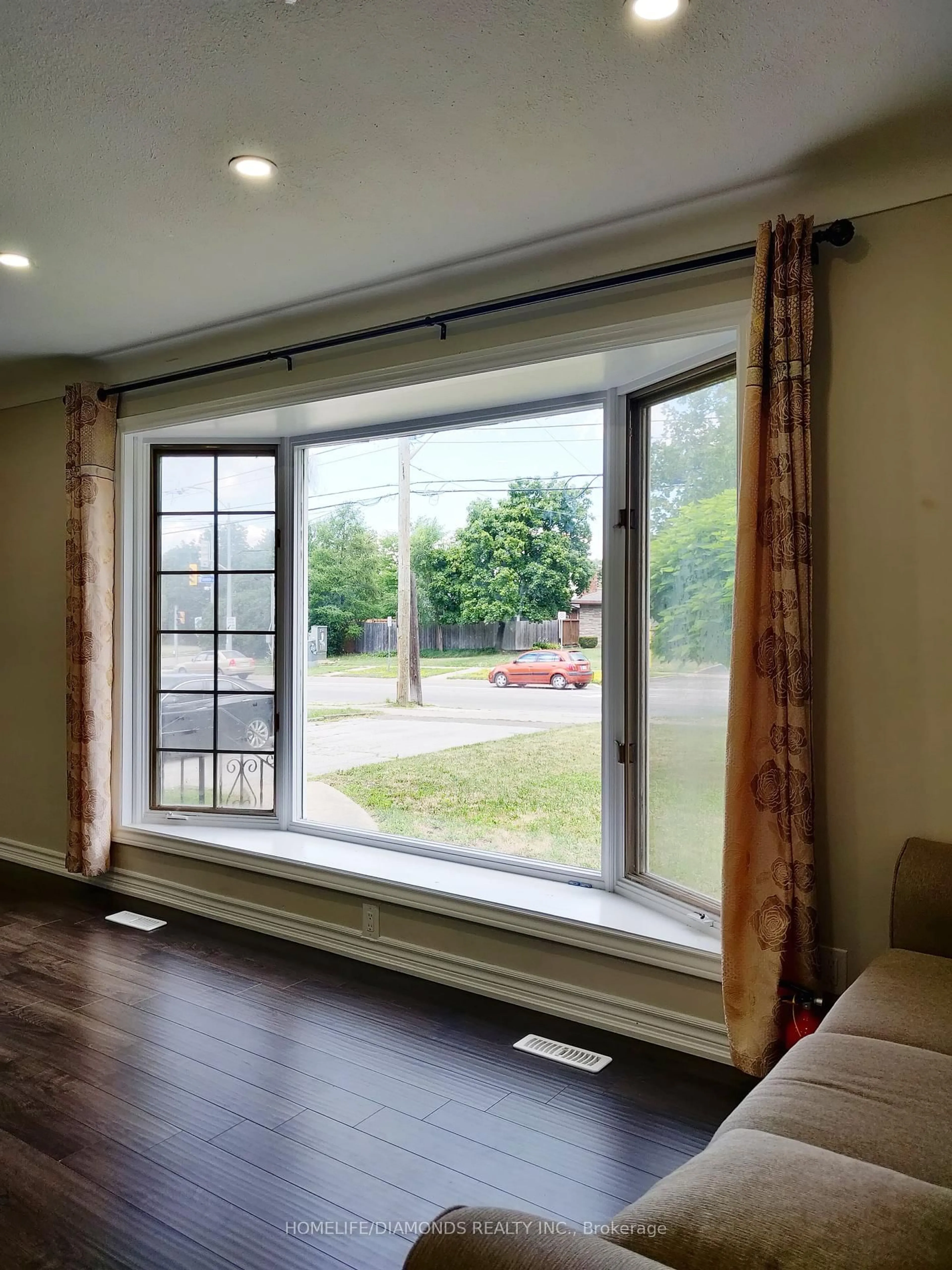 Unknown for 86 GLENDALE Ave, St. Catharines Ontario L2T 2J5