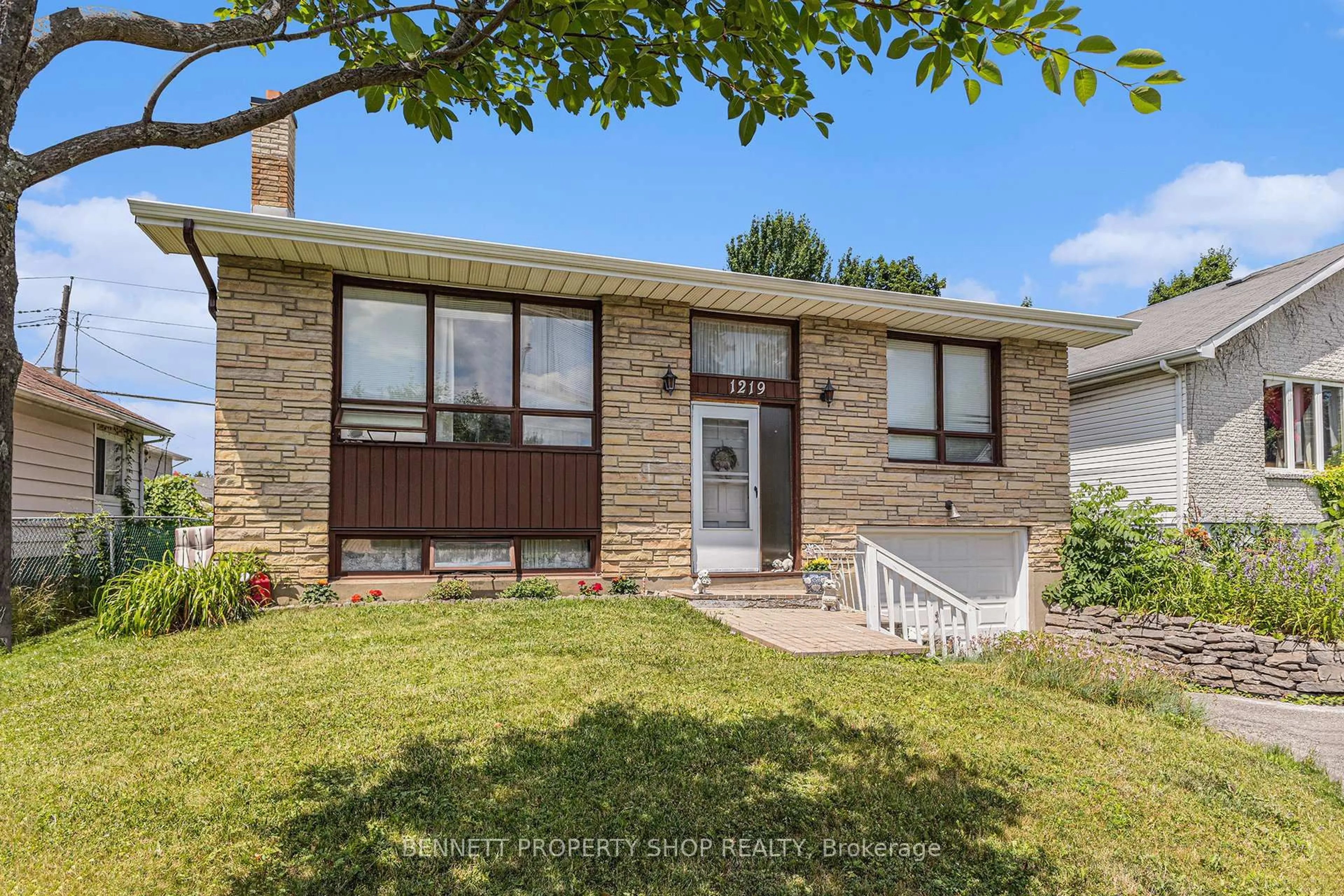 Home with brick exterior material, street for 1219 Vancouver Ave, Ottawa Ontario K1V 6V2
