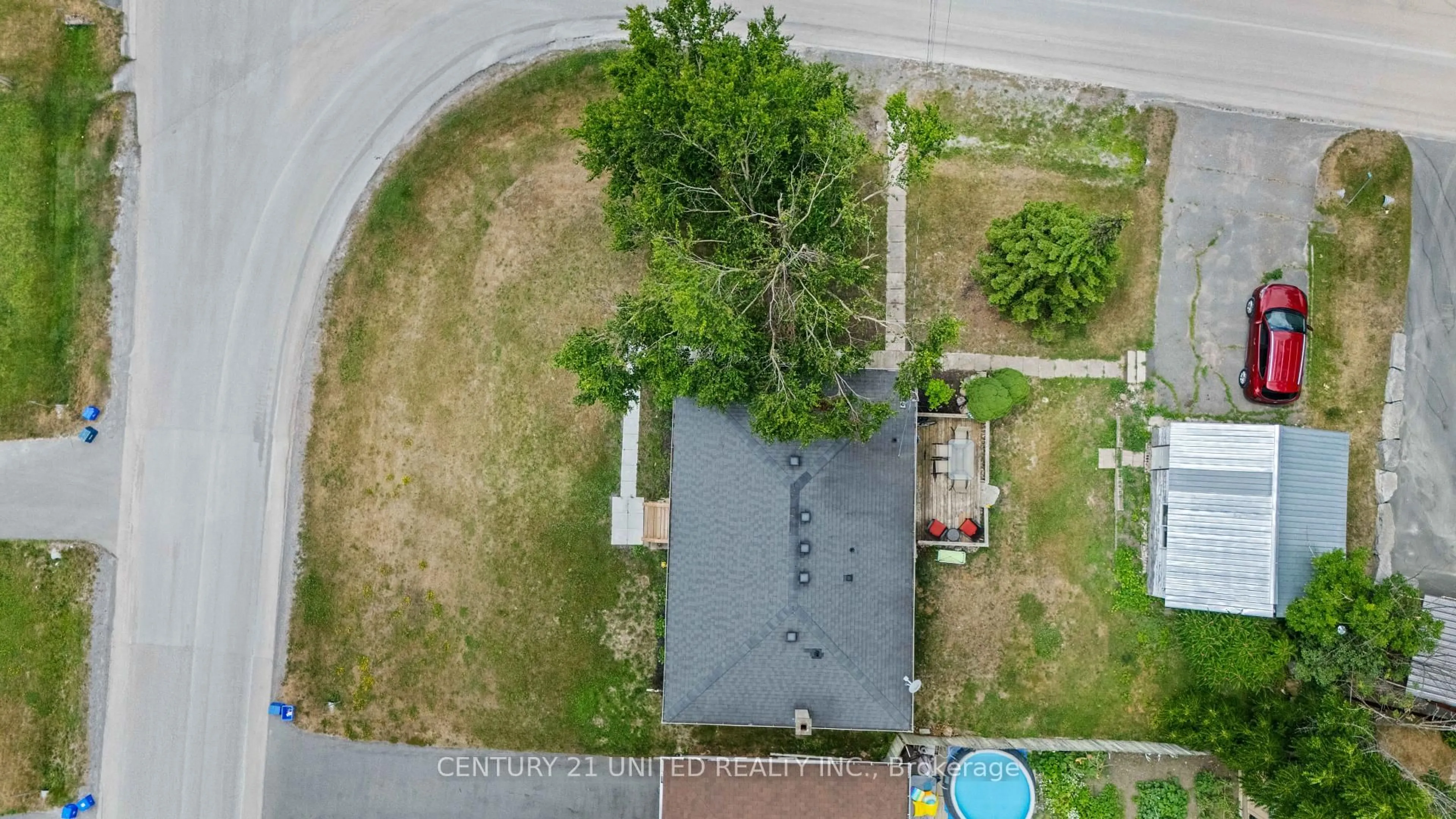 A pic from outside/outdoor area/front of a property/back of a property/a pic from drone, unknown for 300 Lindan Ave, Selwyn Ontario K9L 1K6