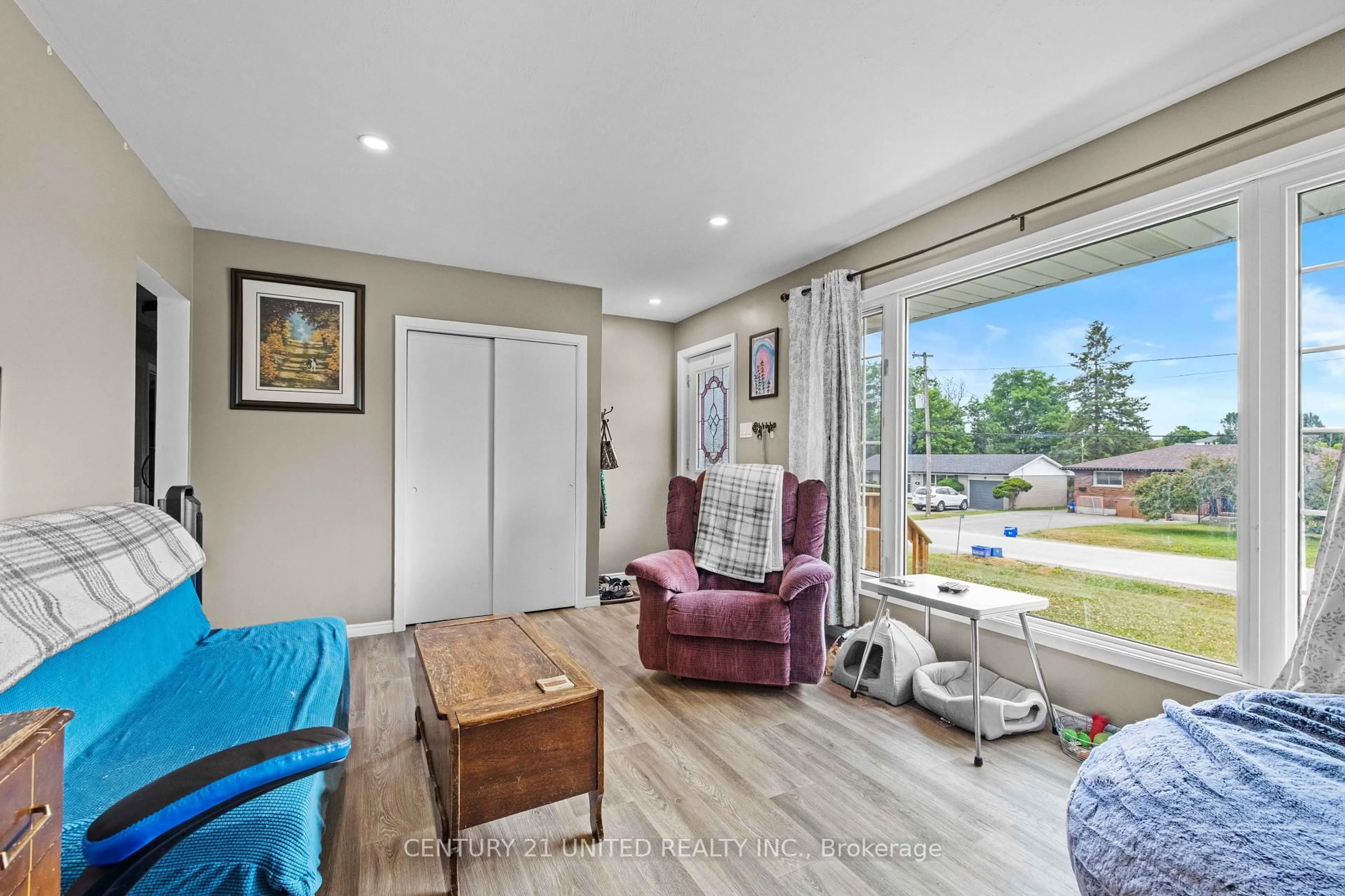Living room with furniture, unknown for 300 Lindan Ave, Selwyn Ontario K9L 1K6