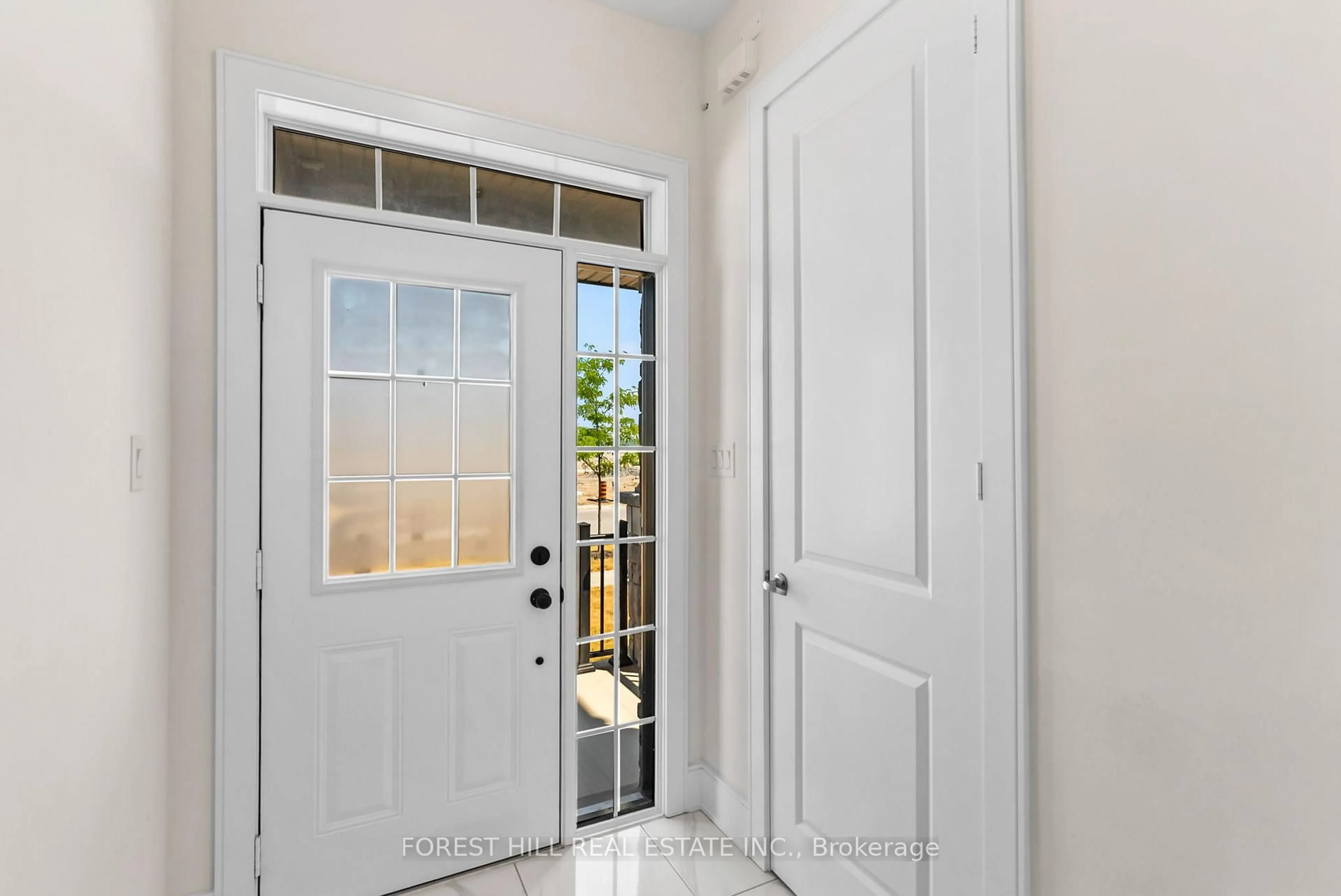 Indoor entryway for 871 Fallis Line, Cavan Monaghan Ontario L0A 1G0
