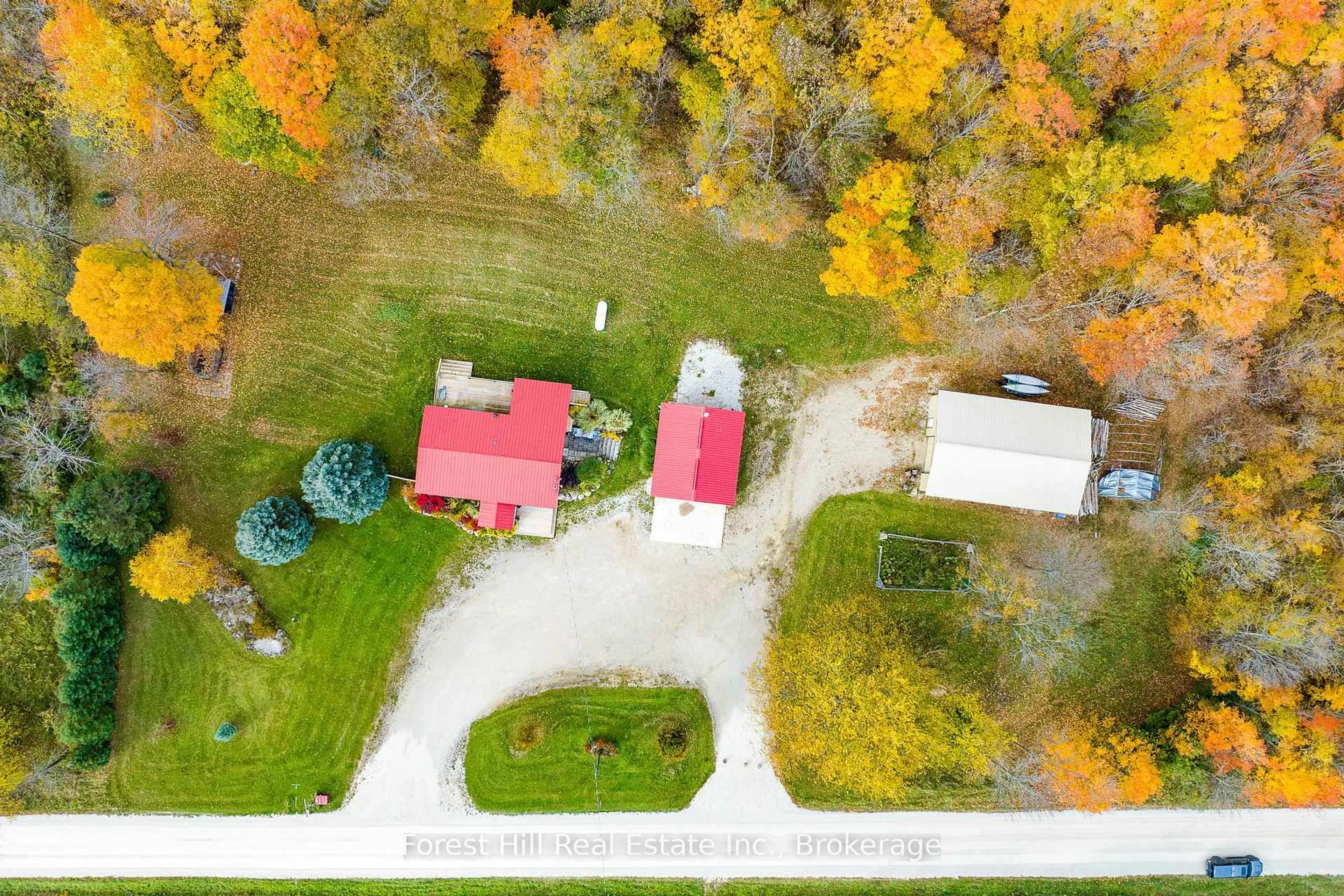 A pic from outside/outdoor area/front of a property/back of a property/a pic from drone, street for 587317 9th Sdrd, Blue Mountains Ontario N0H 1J0