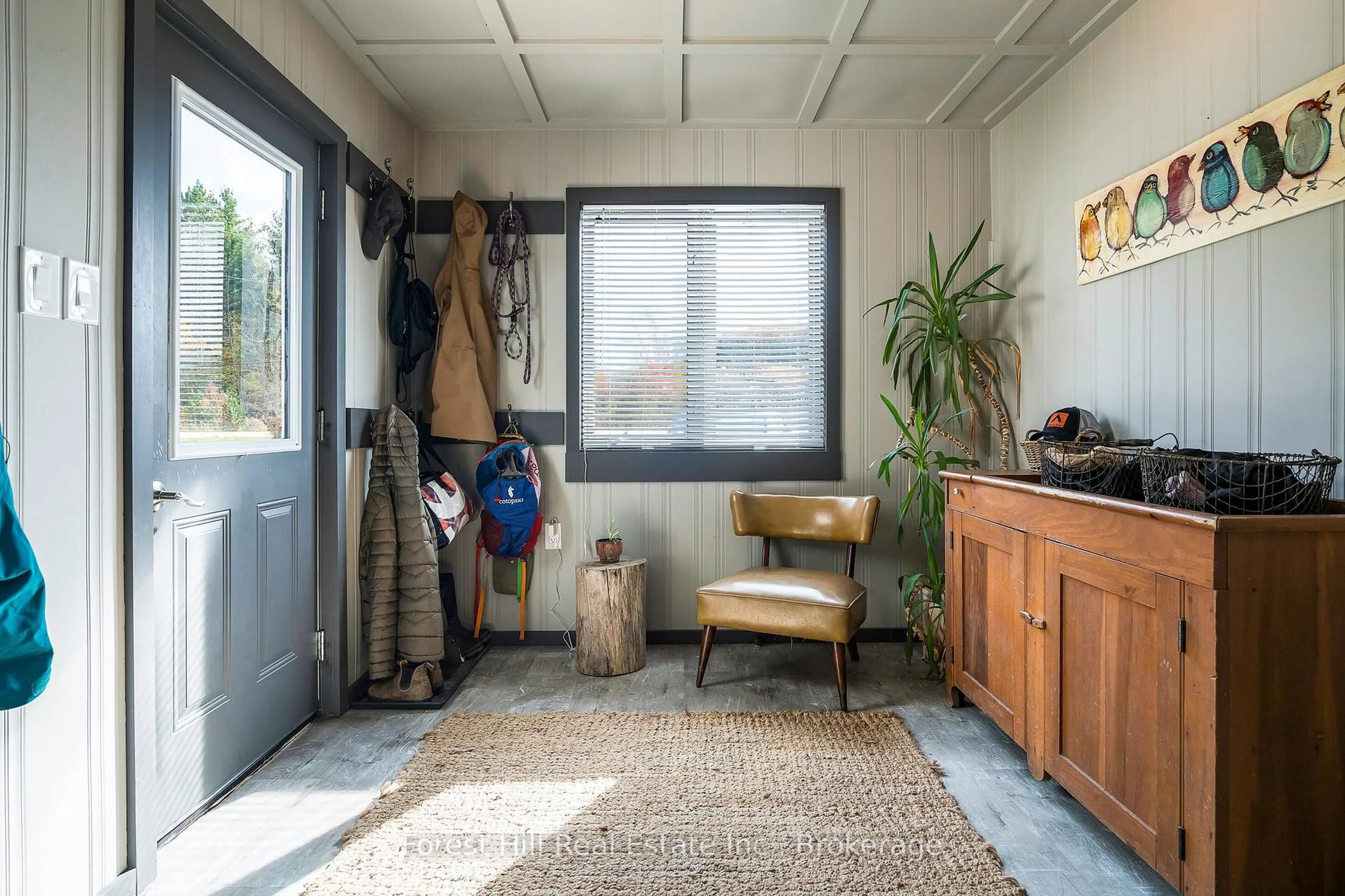 Indoor entryway for 587317 9th Sdrd, Blue Mountains Ontario N0H 1J0
