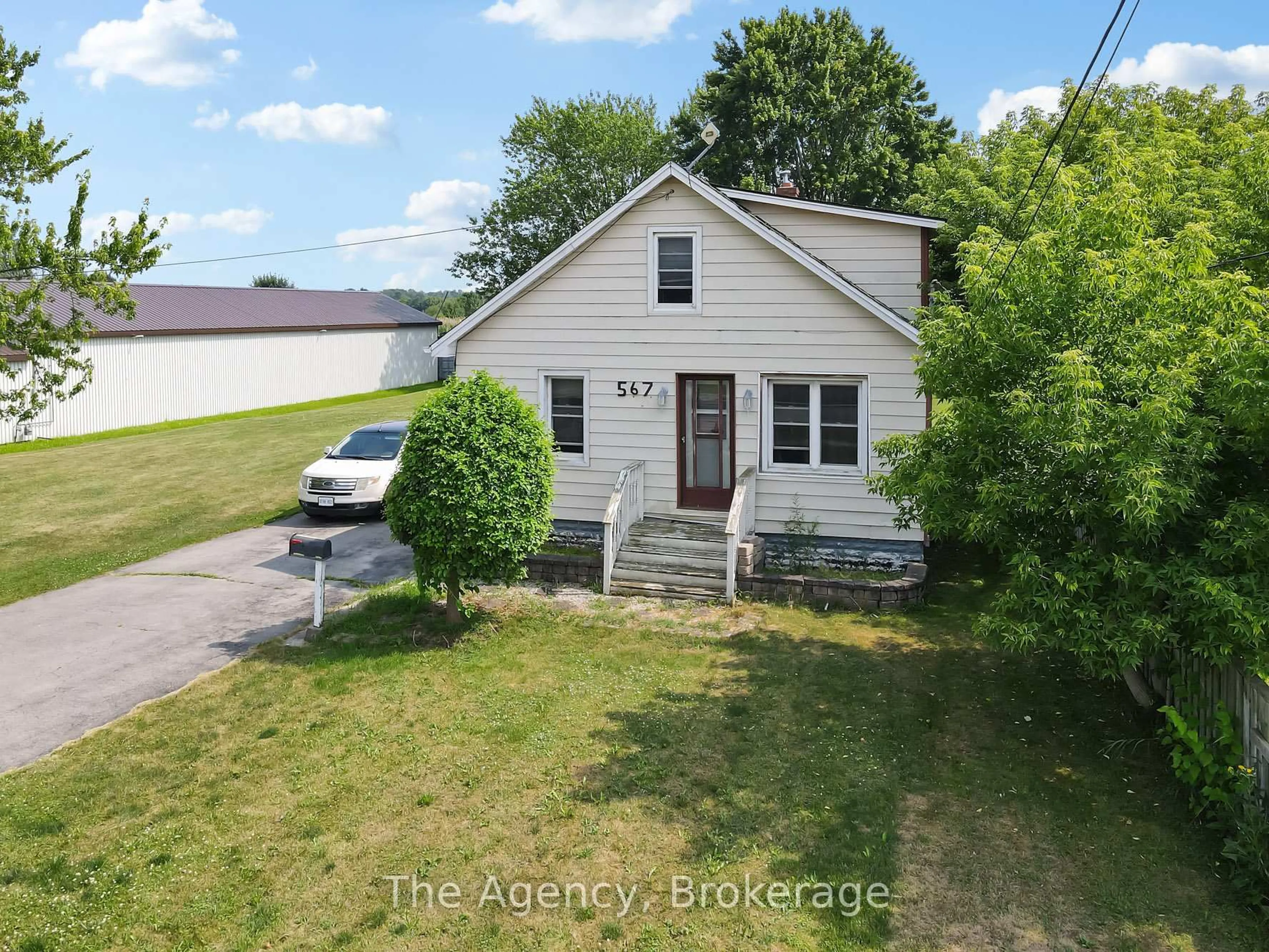 A pic from outside/outdoor area/front of a property/back of a property/a pic from drone, street for 567 KILLALY St, Port Colborne Ontario L3K 2J8