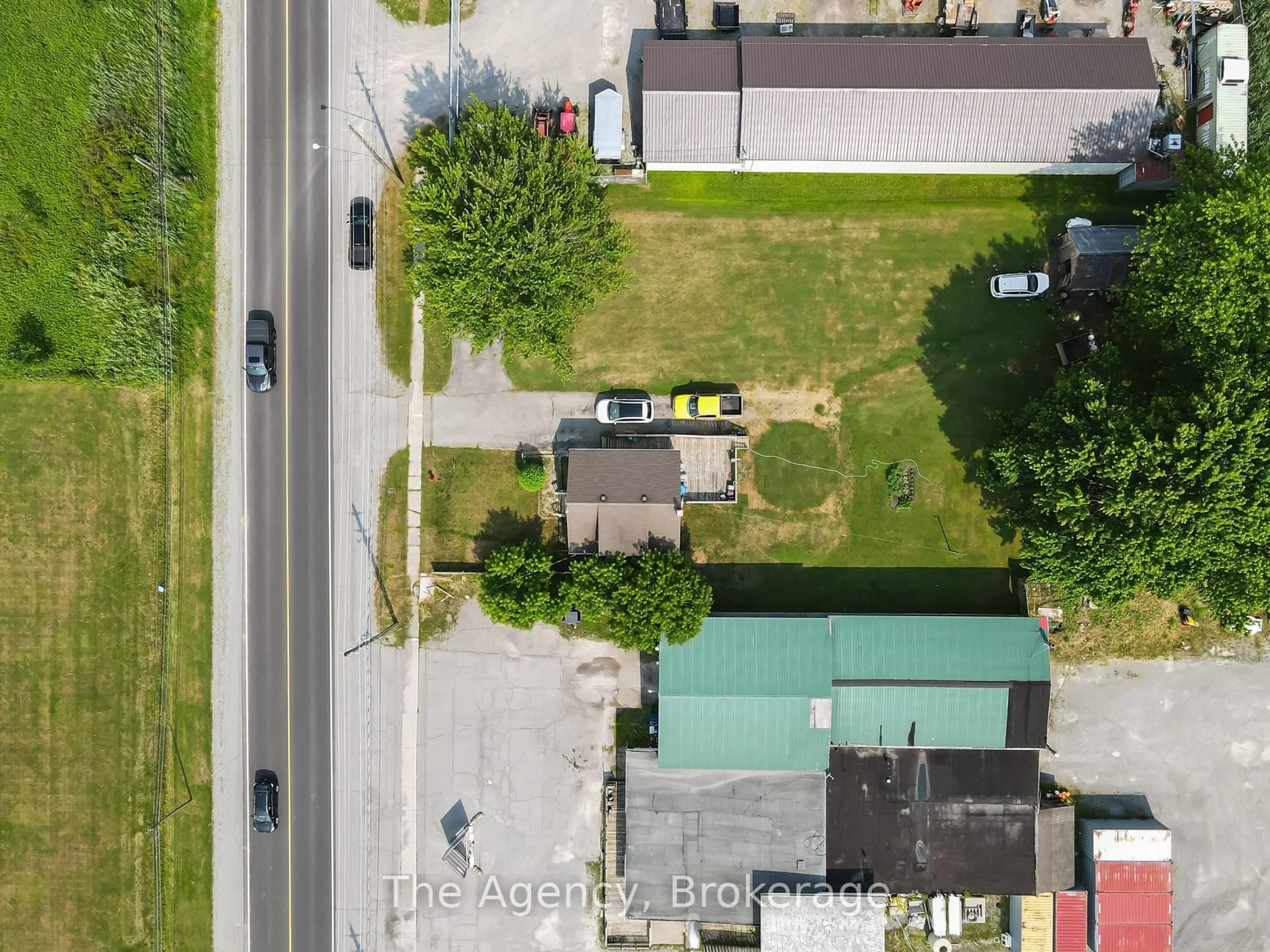 A pic from outside/outdoor area/front of a property/back of a property/a pic from drone, street for 567 KILLALY St, Port Colborne Ontario L3K 2J8