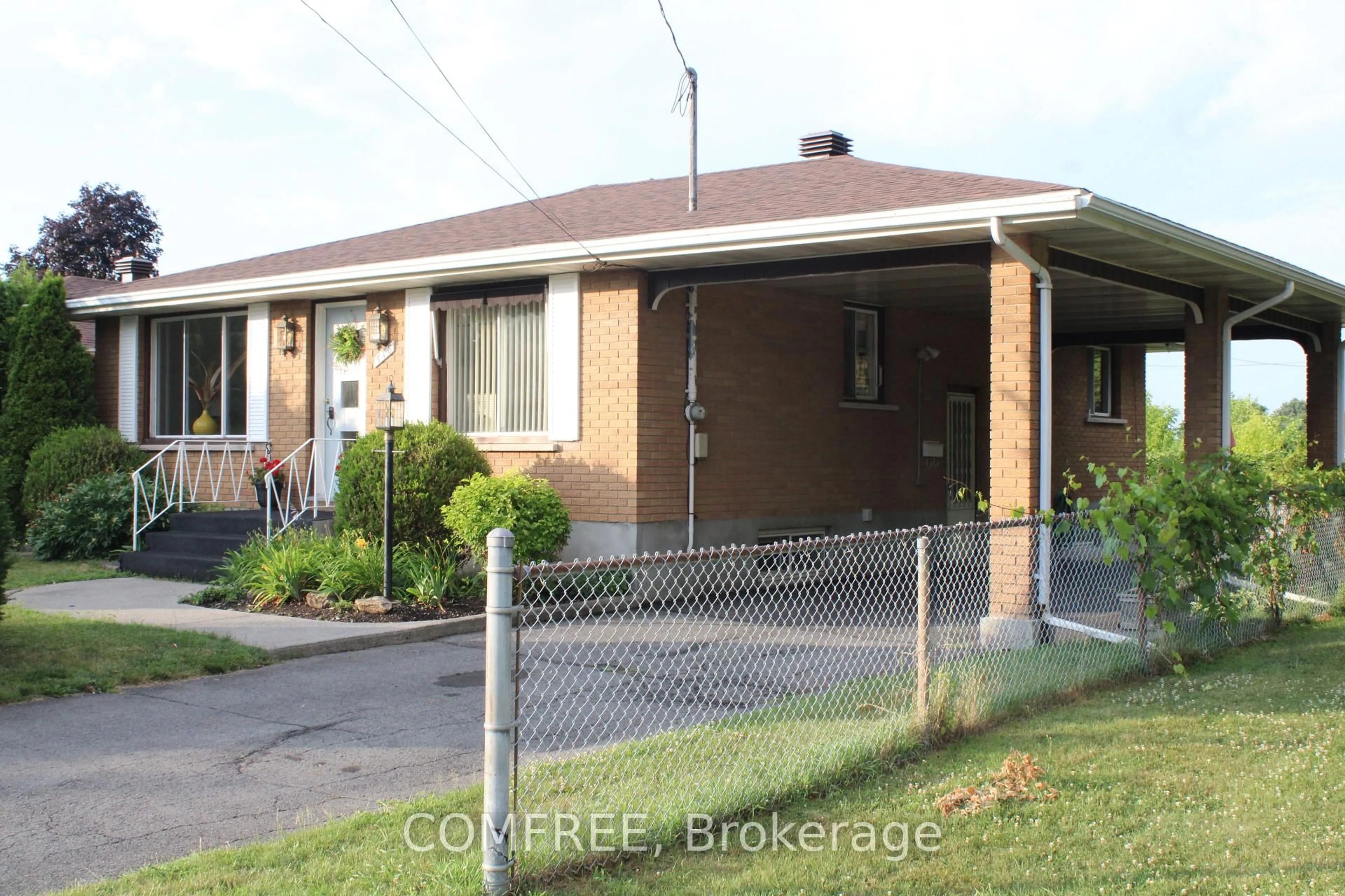 Home with brick exterior material, street for 518 Blossom Park Dr, Cornwall Ontario K6H 5N2