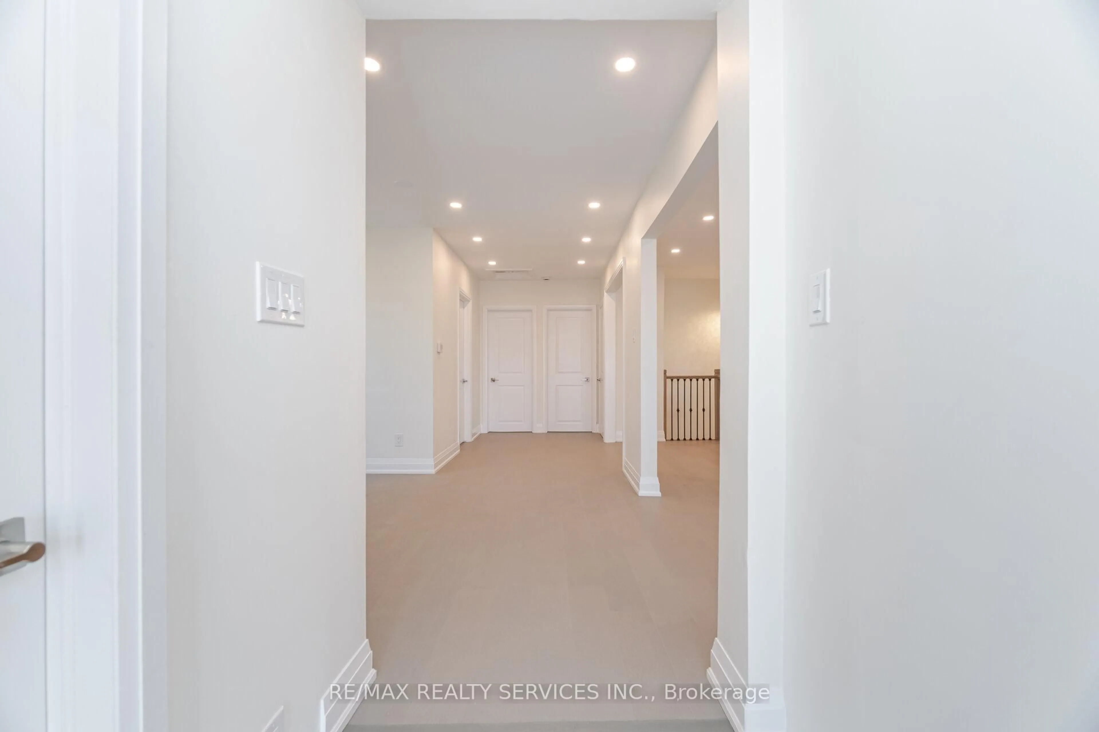 Indoor foyer for 8772 Wellington Rd #124, Erin Ontario N0B 1Z0