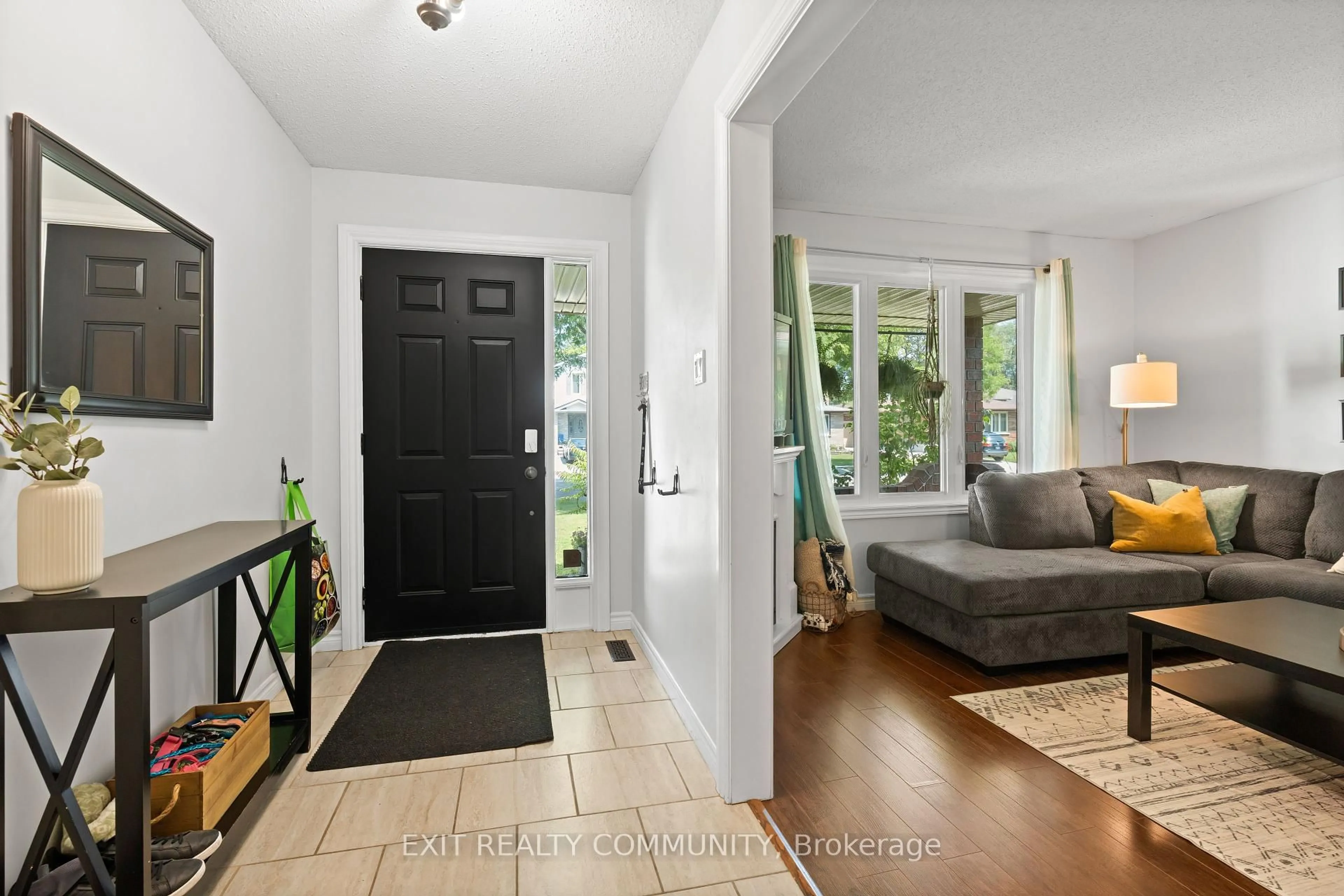 Indoor entryway for 115 Fairchild Cres, London South Ontario N6E 3E6