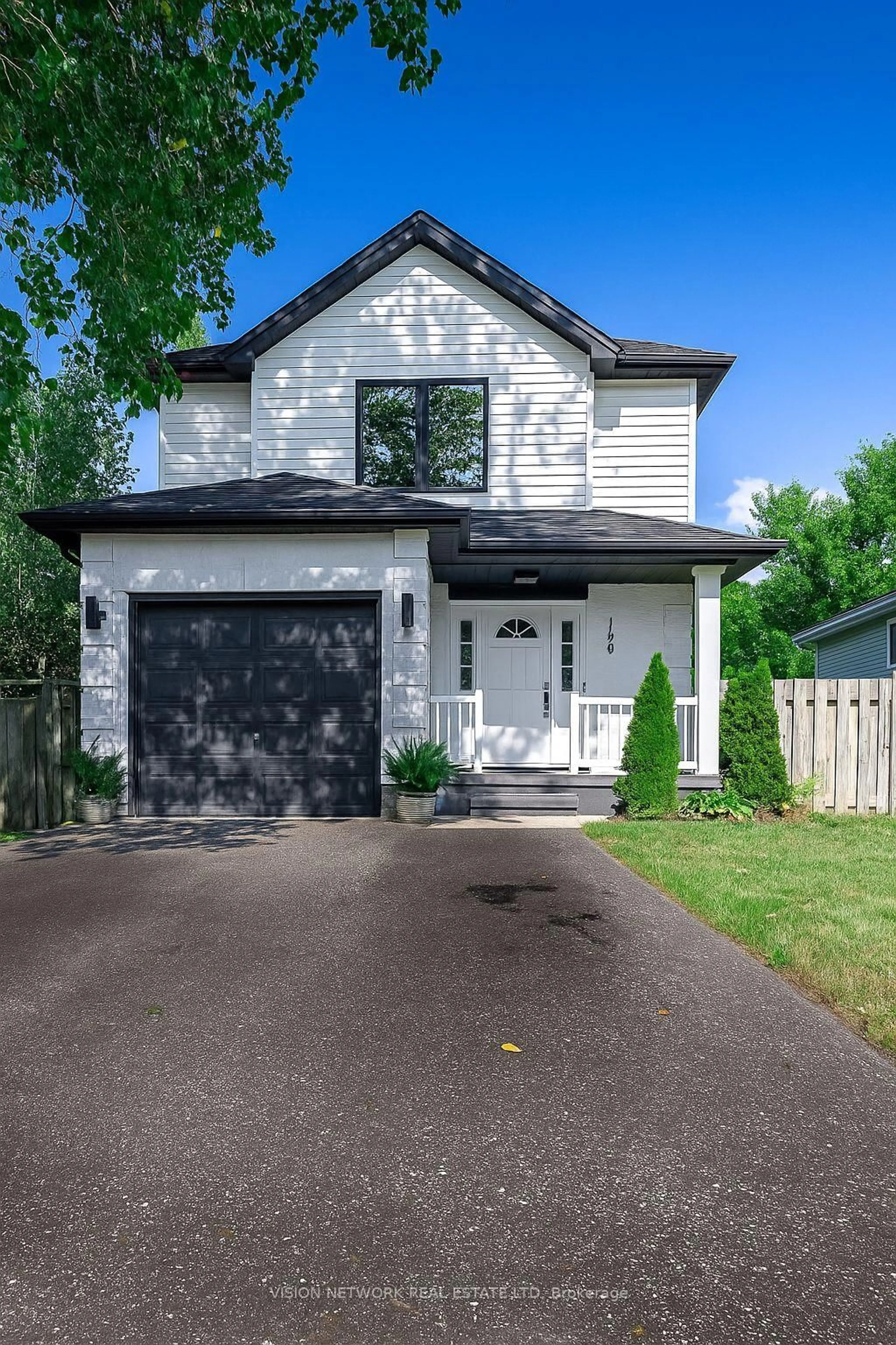 Home with vinyl exterior material, street for 168 Gibson Cres, Lucan Biddulph Ontario N0M 2J0