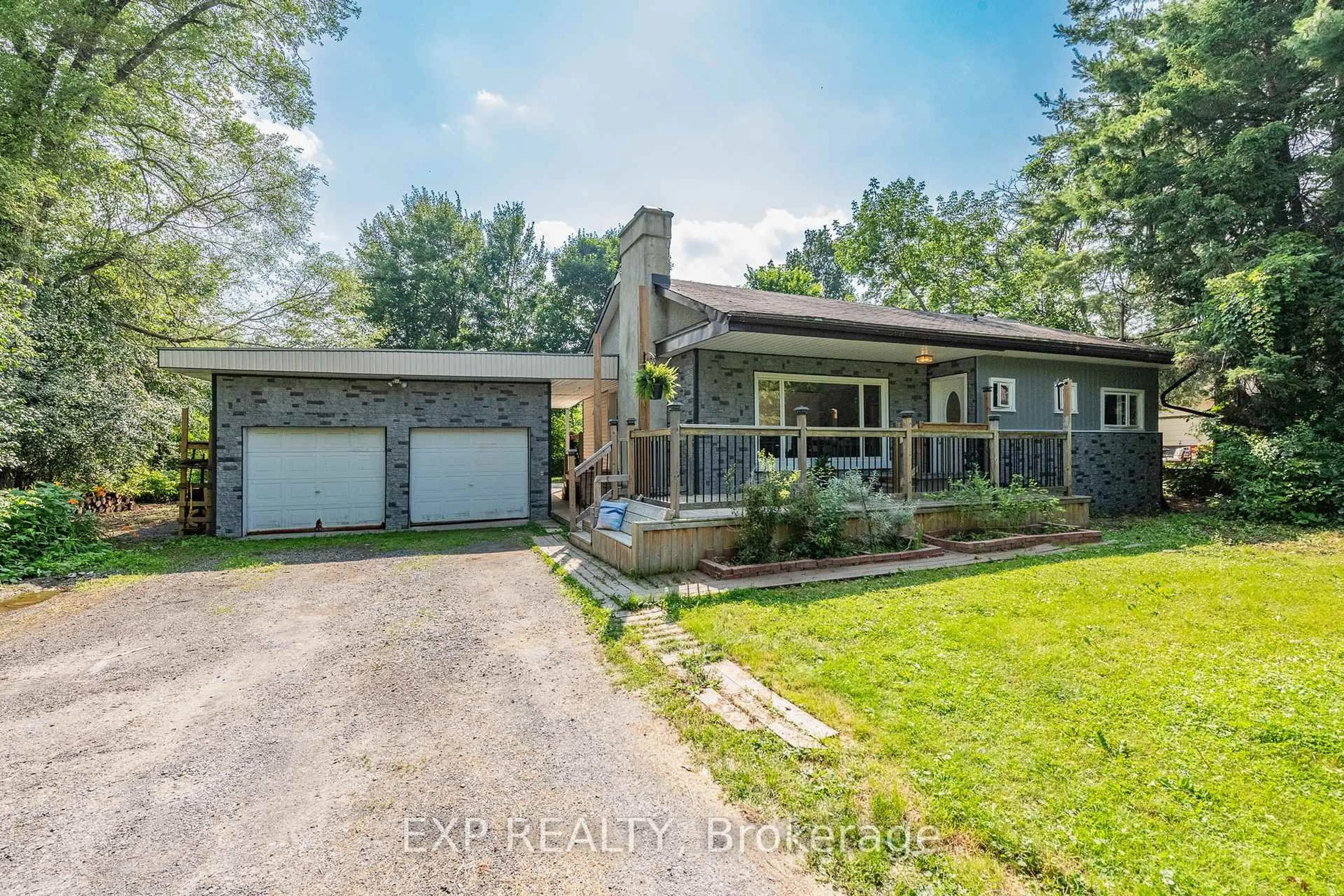 A pic from outside/outdoor area/front of a property/back of a property/a pic from drone, street for 1807 Old Second Line Rd, Ottawa Ontario K2K 1X7