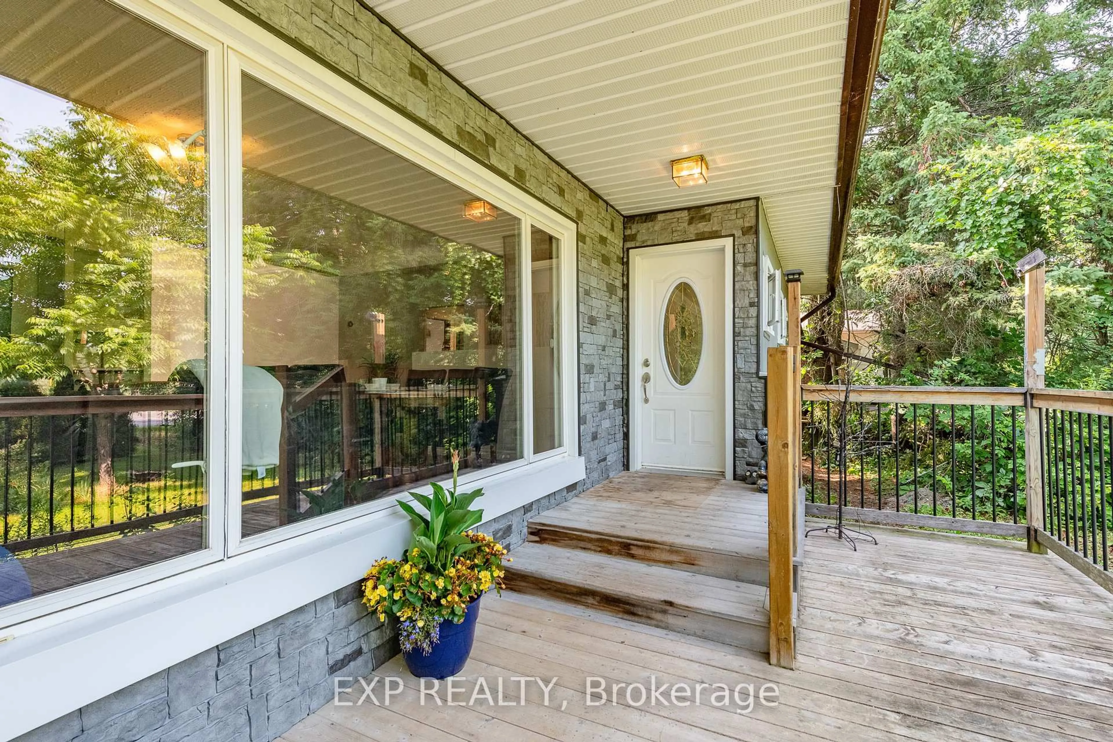 Indoor entryway for 1807 Old Second Line Rd, Ottawa Ontario K2K 1X7