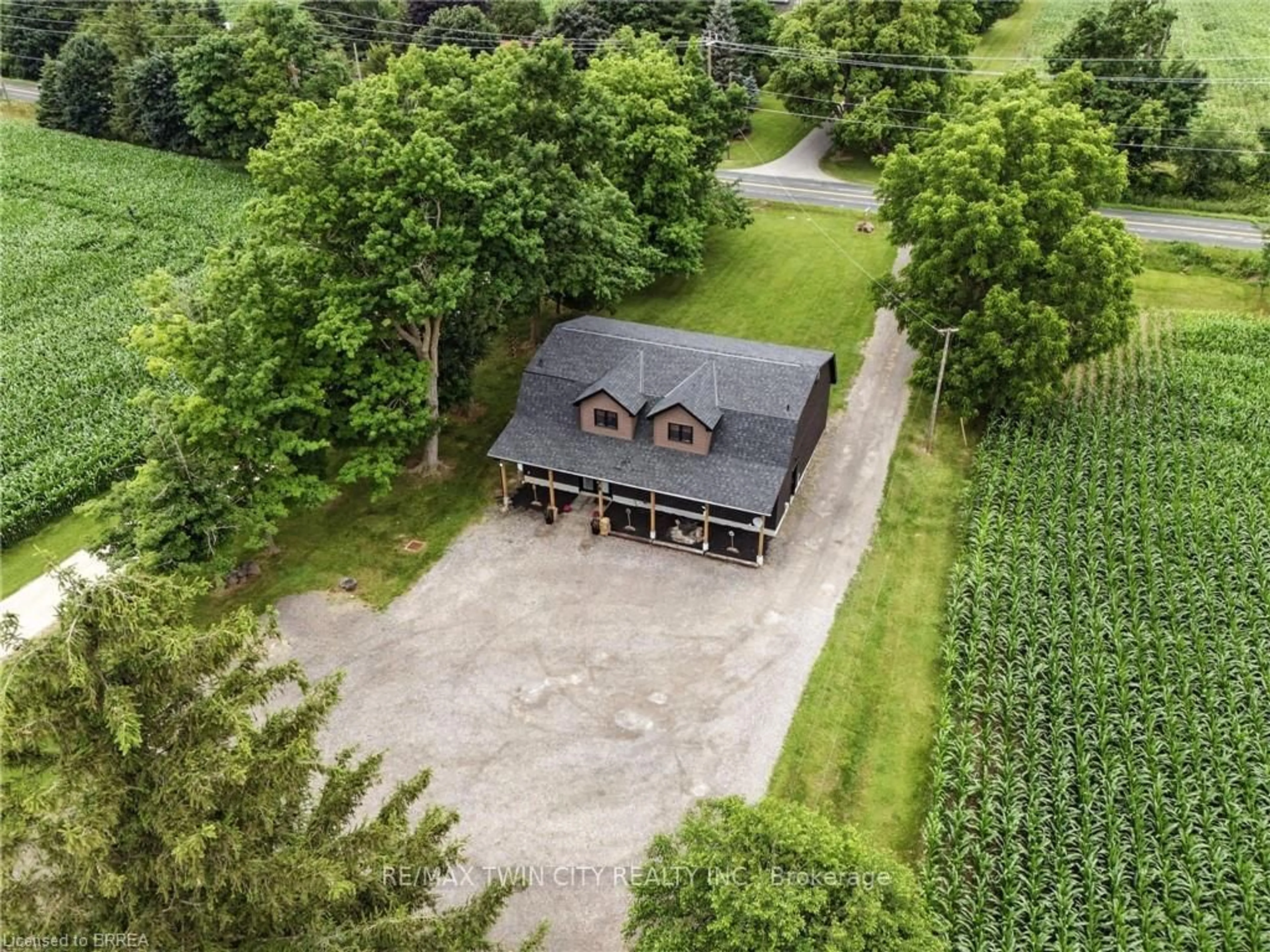 A pic from outside/outdoor area/front of a property/back of a property/a pic from drone, unknown for 194 Bethel Rd, Brant Ontario N3L 3E3