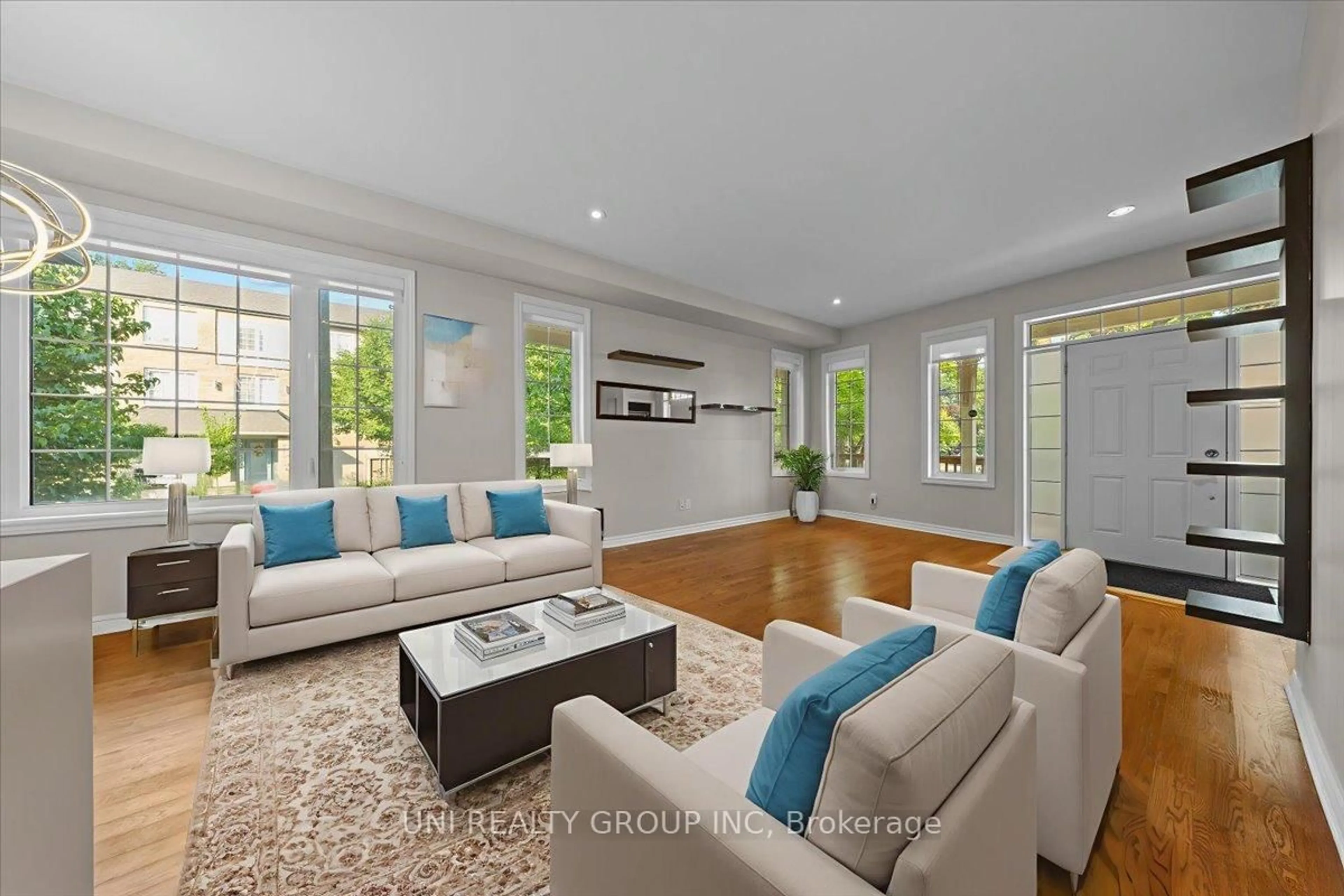 Living room with furniture, unknown for 1253 SHILLINGTON Ave, Ottawa Ontario K1Z 8A1