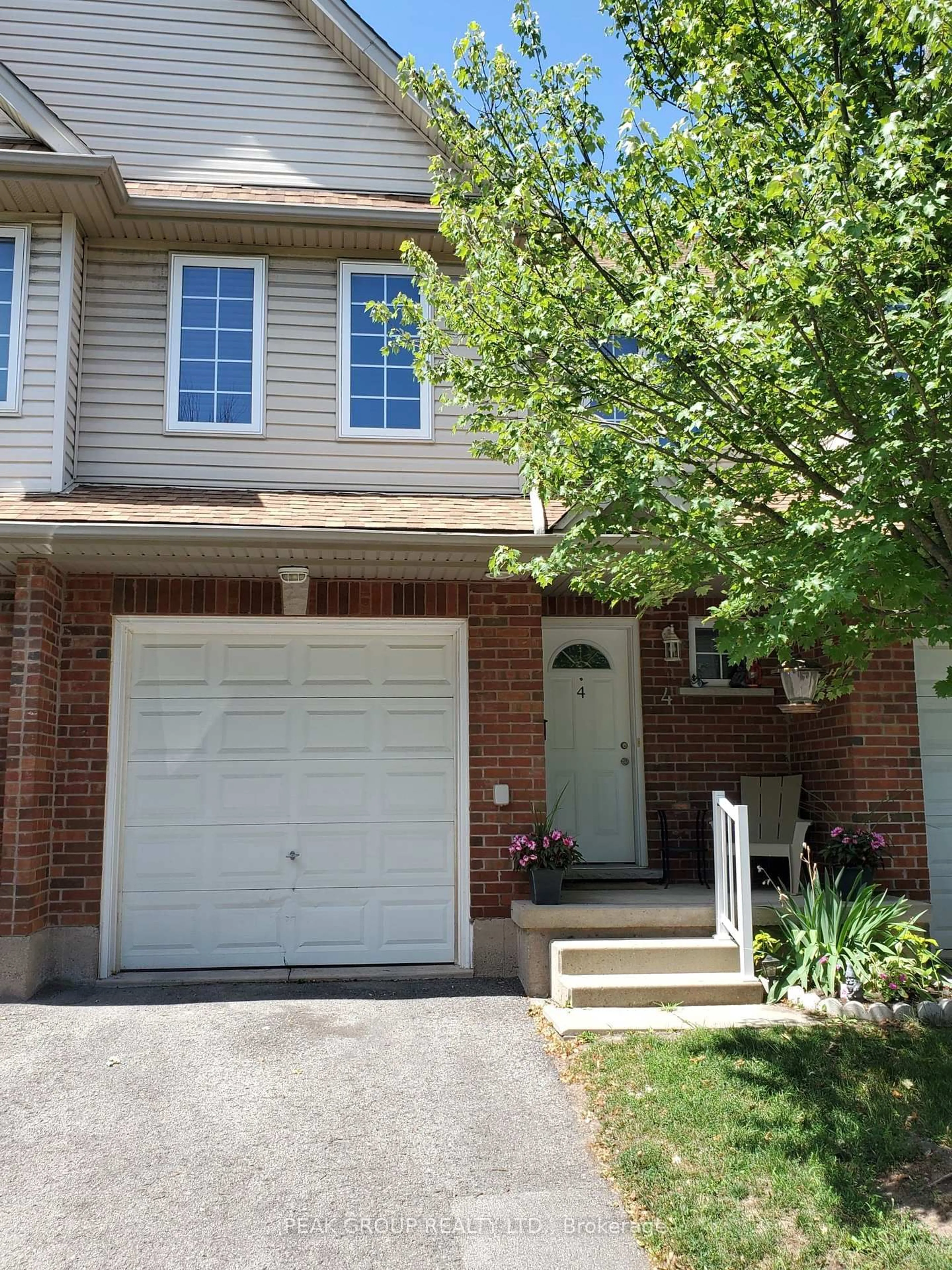 Home with brick exterior material, street for 6263 Valley Way #4, Niagara Falls Ontario L2E 0A1