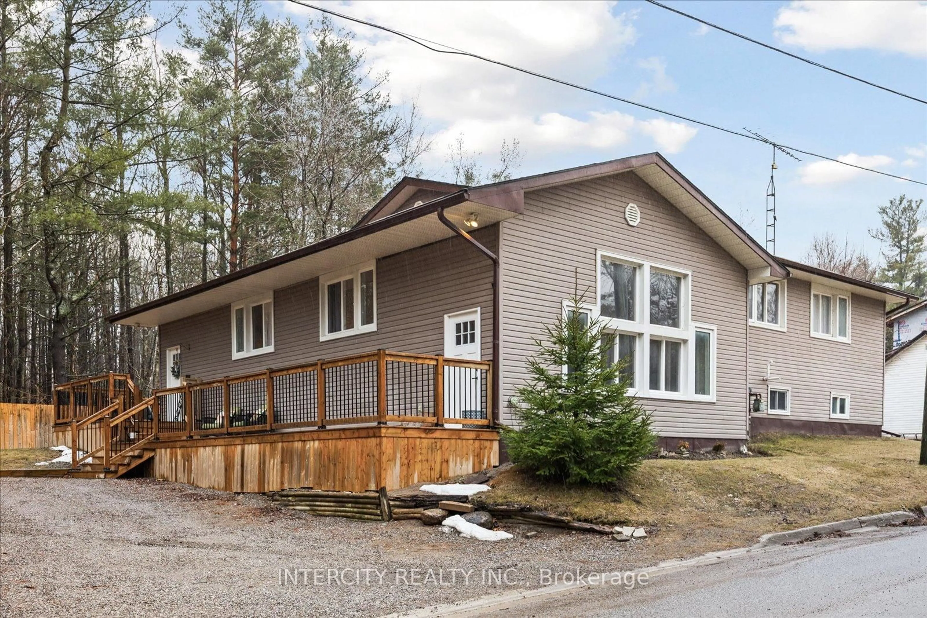 Home with vinyl exterior material, street for 7055 Hunter St, Hamilton Township Ontario K0L 1E0