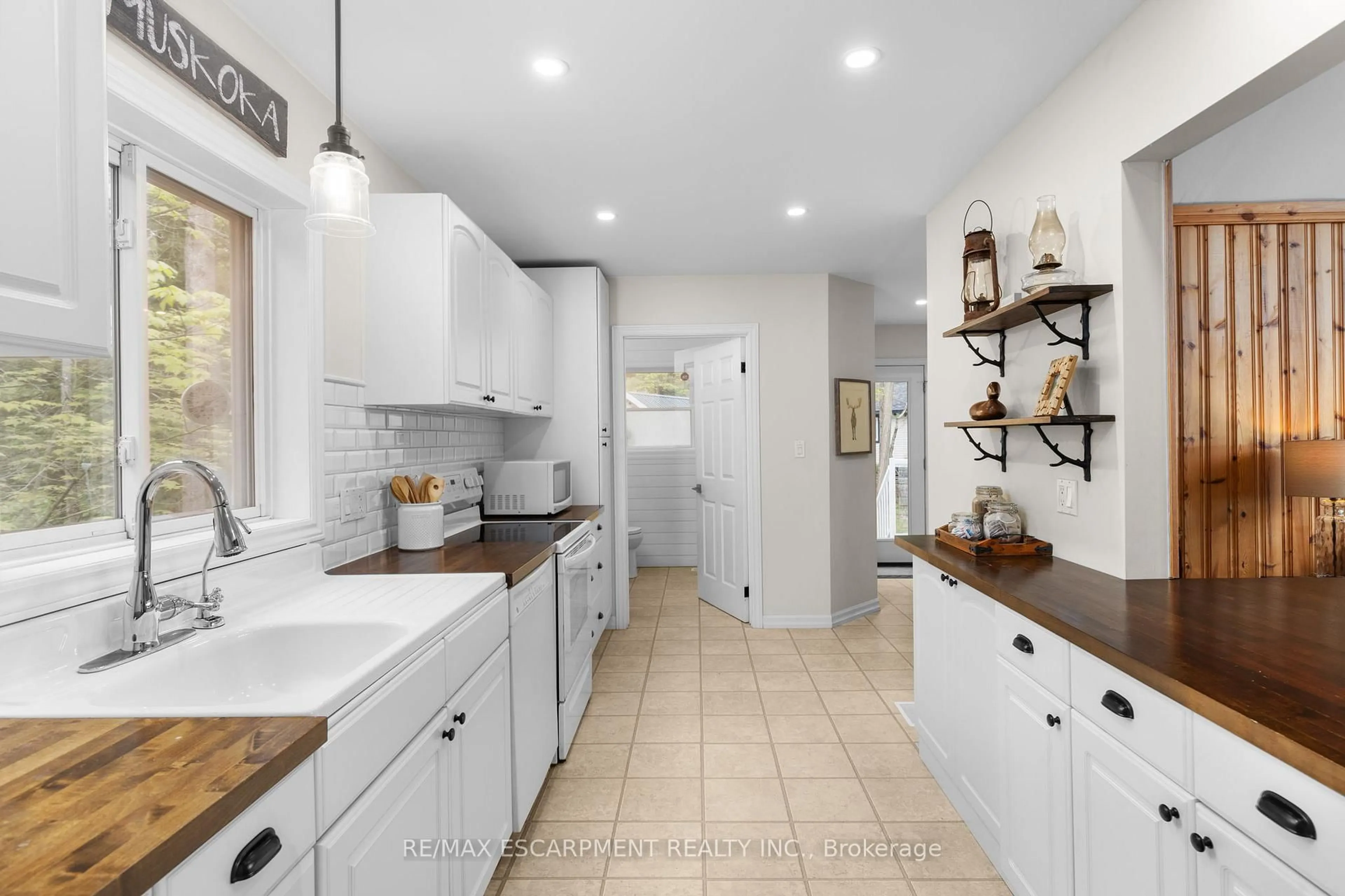 Open concept kitchen, ceramic/tile floor for 1166 NORTH SHORE Dr #3, Gravenhurst Ontario P1P 1R3