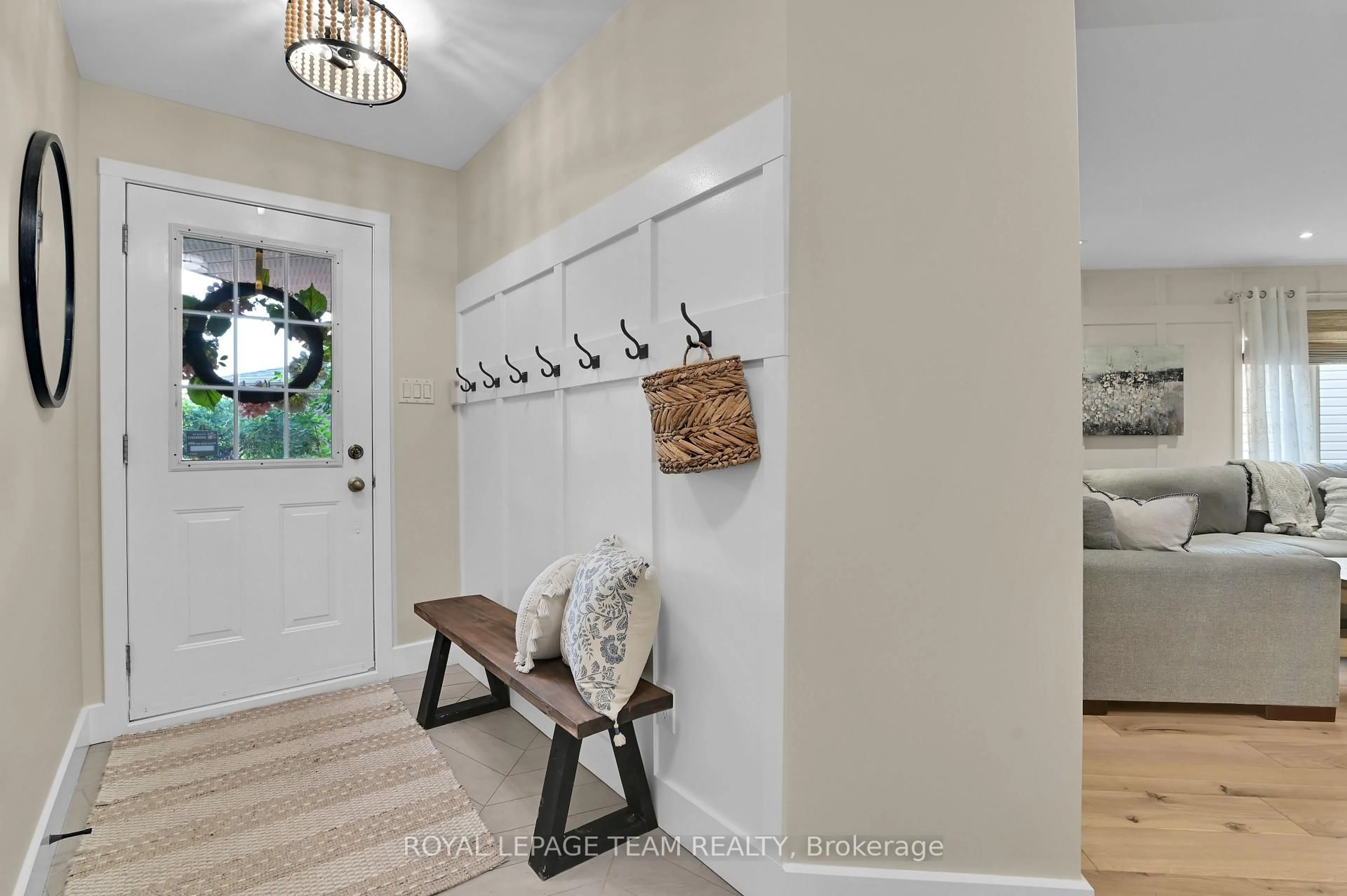Indoor entryway for 4156 Wolfe Point Way, Ottawa Ontario K1V 1P5