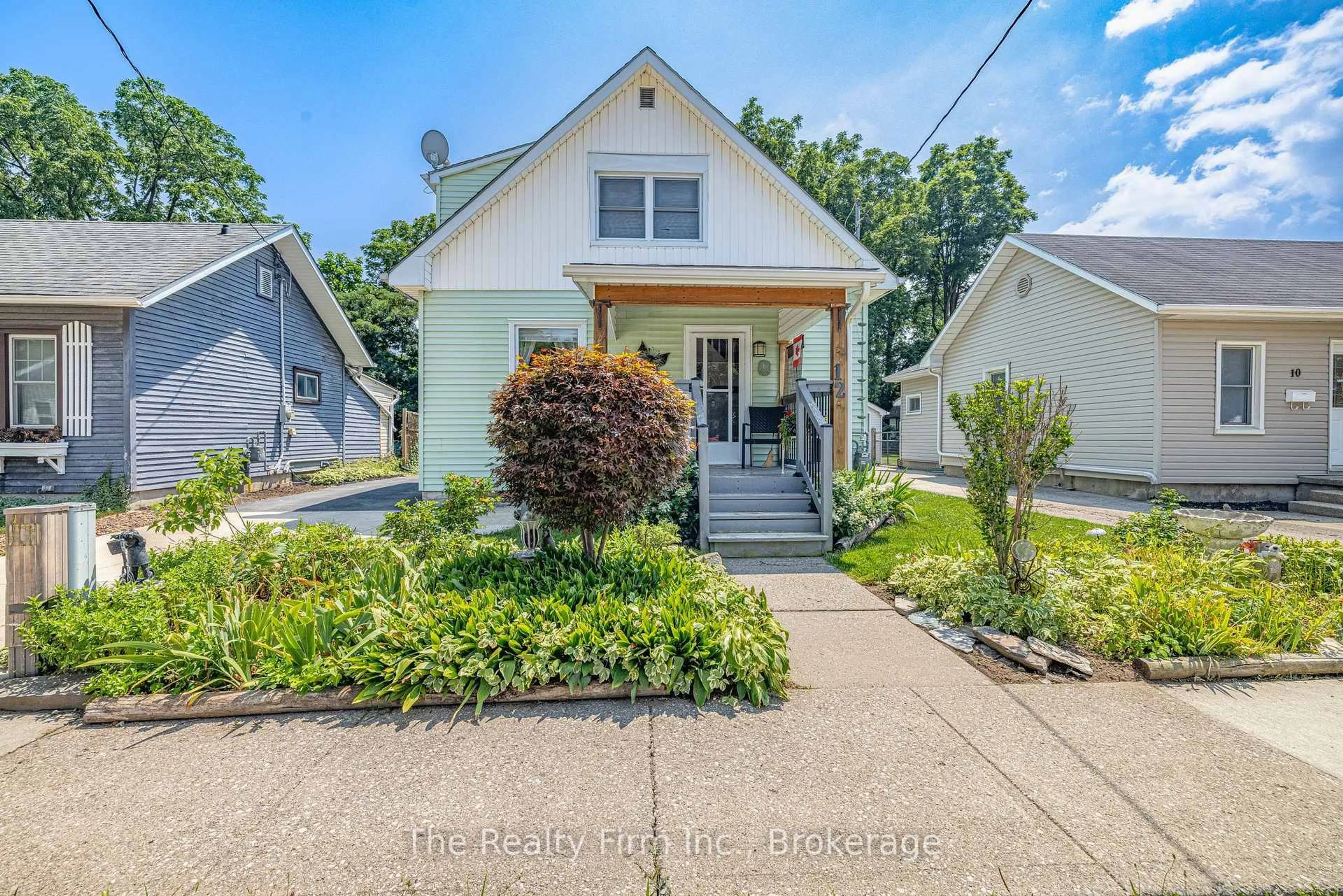 A pic from outside/outdoor area/front of a property/back of a property/a pic from drone, street for 12 James St, Norfolk Ontario N3Y 1E2