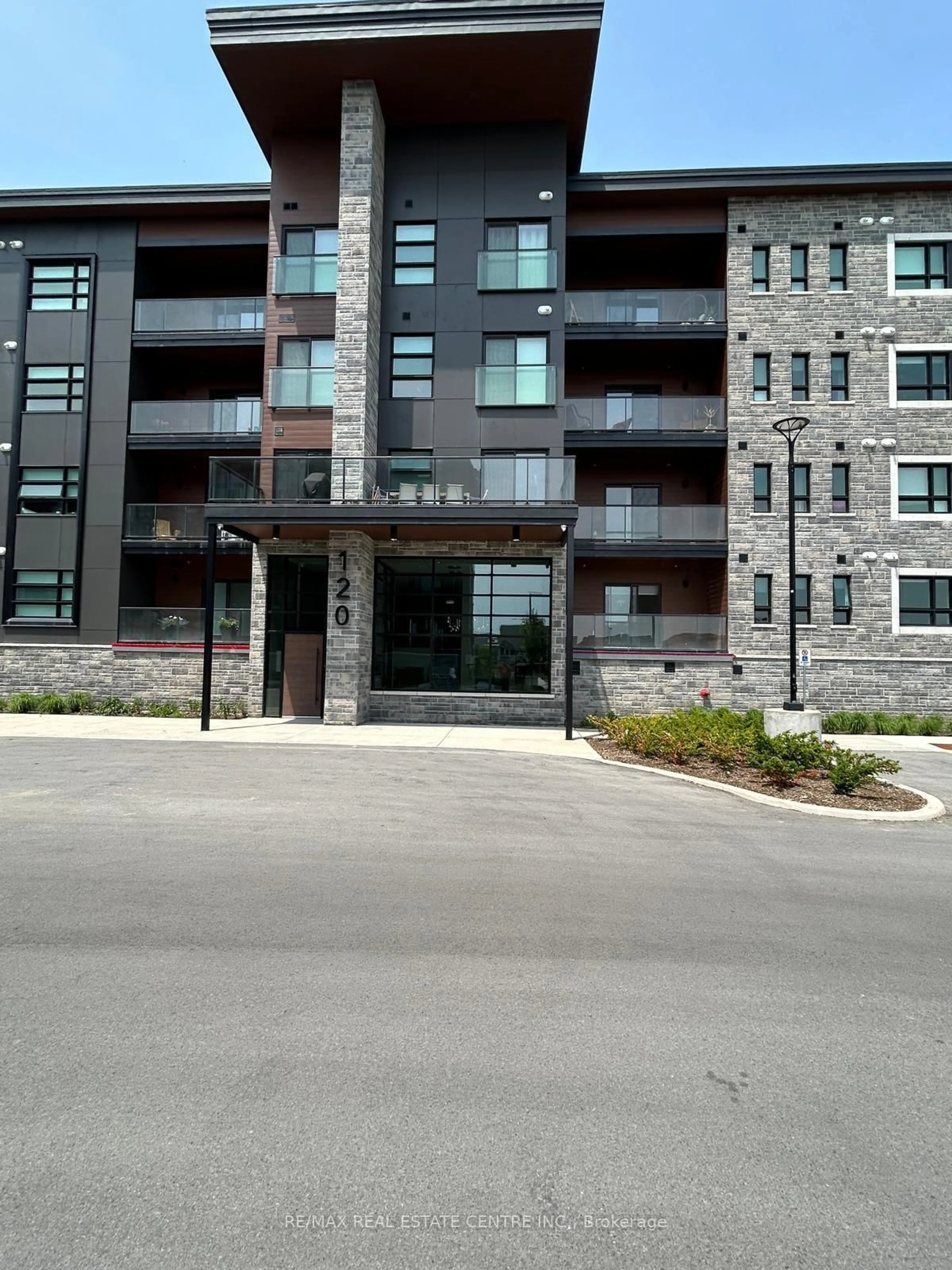 Indoor foyer for 120 Summersides Blvd #108, Pelham Ontario L0S 1E1