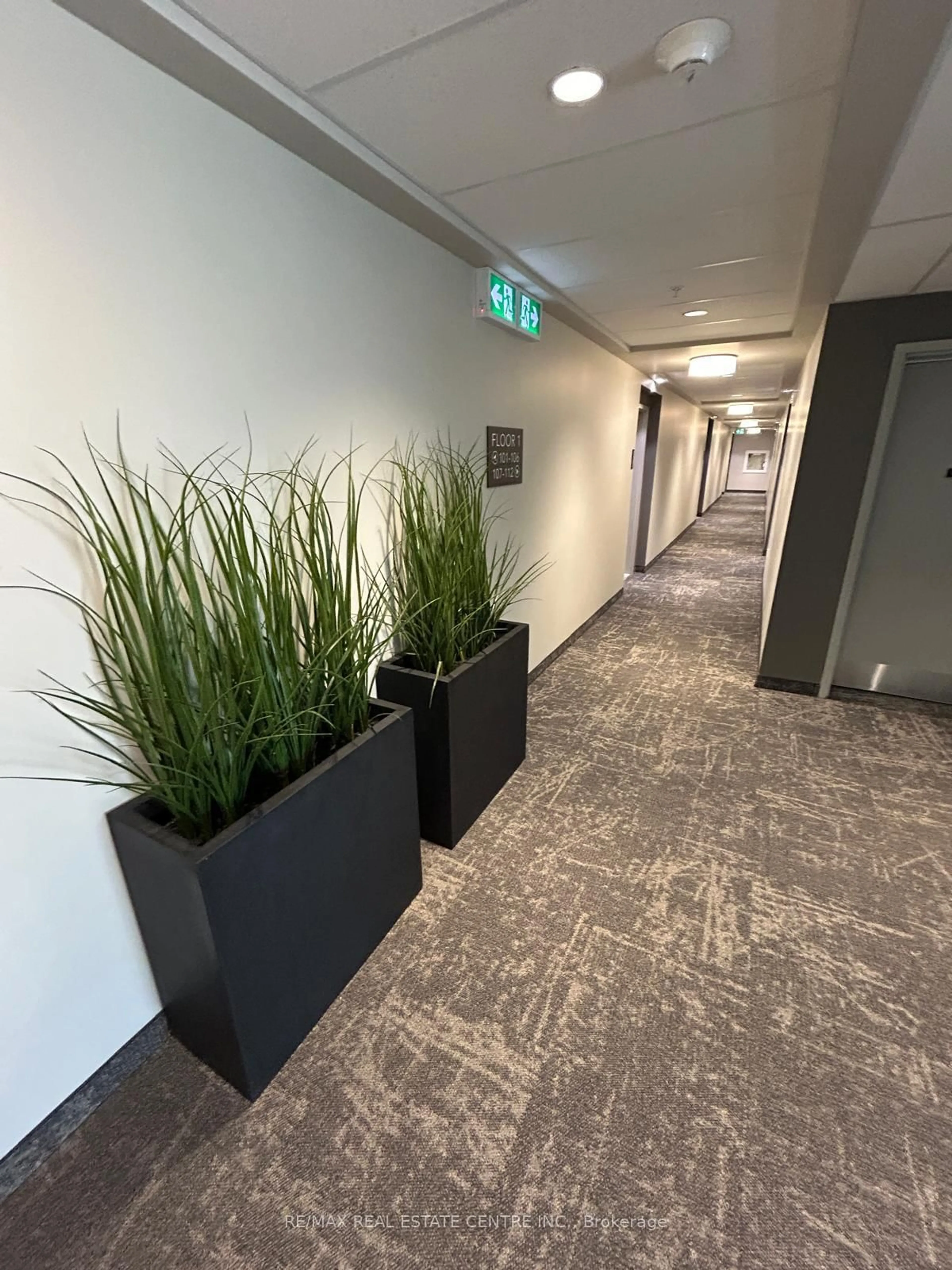 Indoor foyer for 120 Summersides Blvd #108, Pelham Ontario L0S 1E1