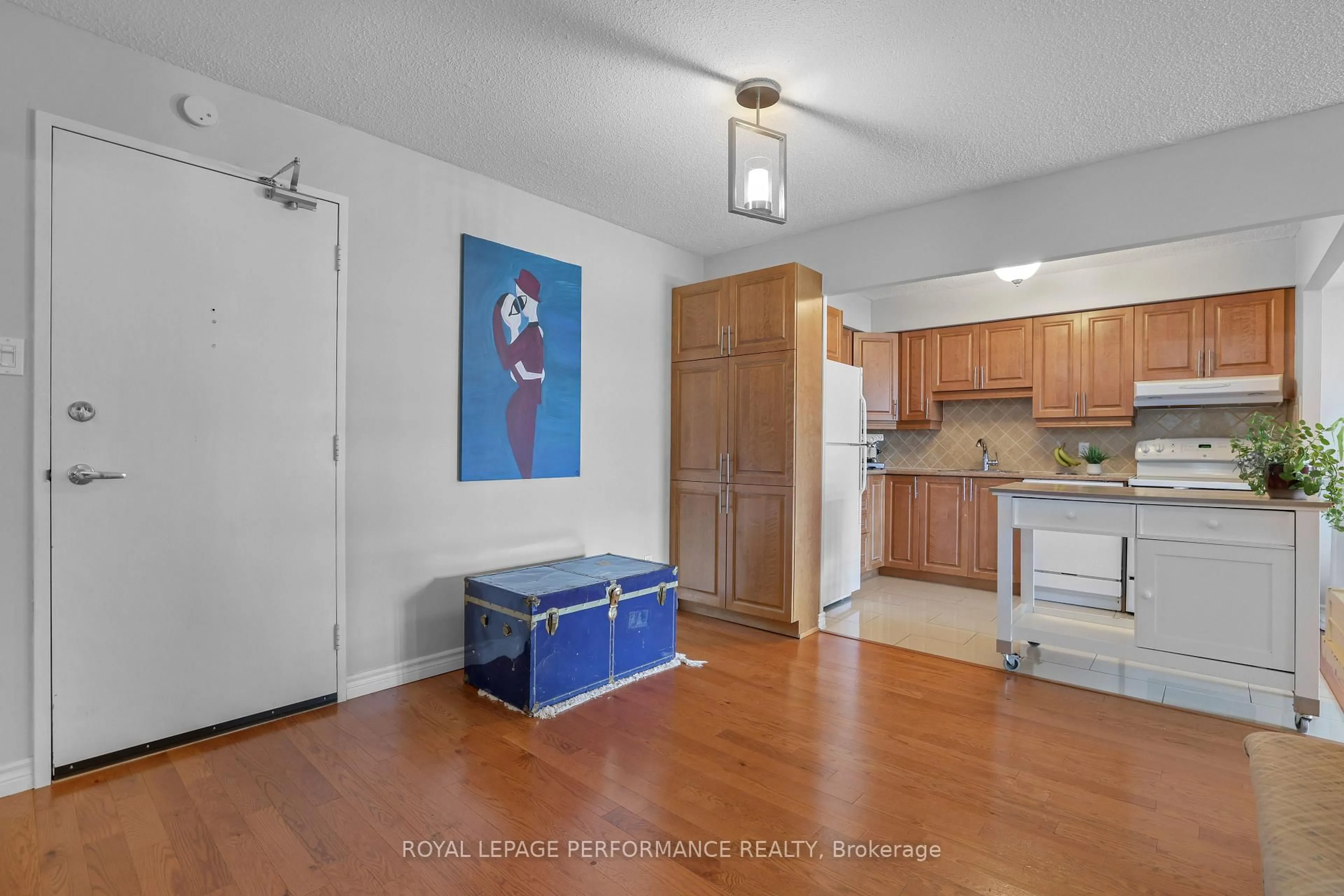 Standard kitchen, unknown for 158C Mcarthur Ave #1805, Ottawa Ontario K1L 8E7