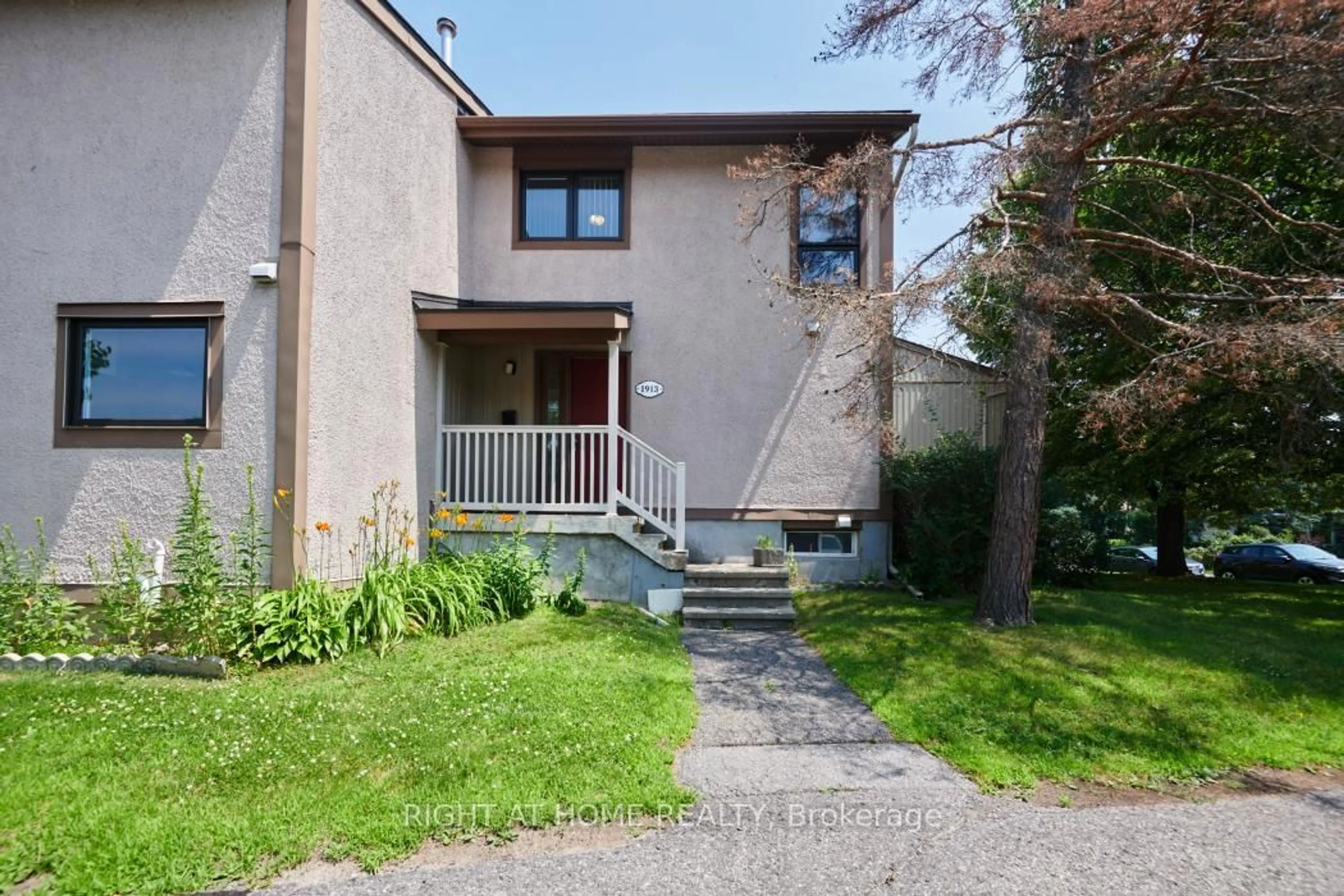 Unknown for 1913 Stonehenge Cres #92, Ottawa Ontario K1B 4N7