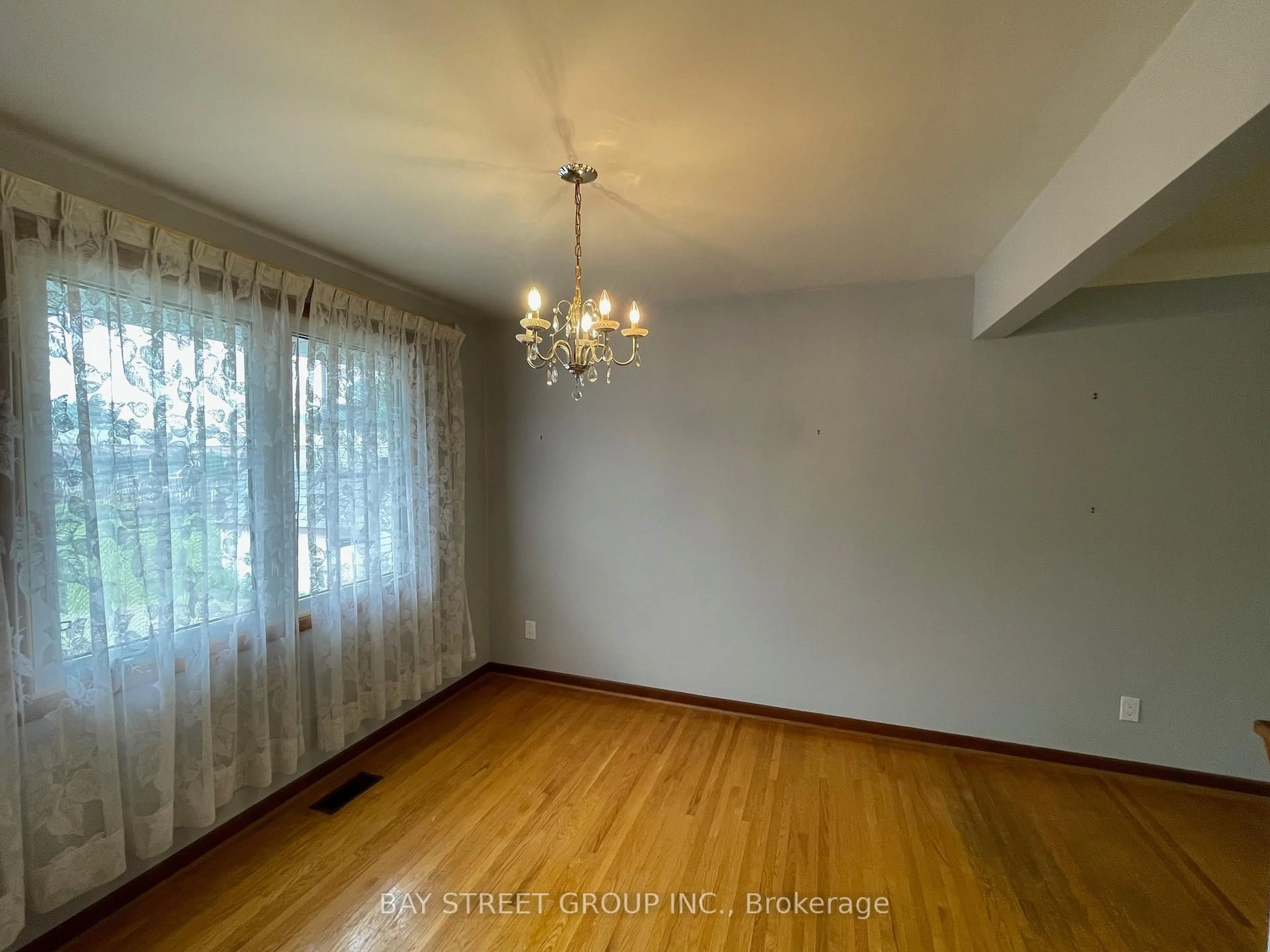 A pic of a room for 6870 Corwin Cres, Niagara Falls Ontario L2G 2H3