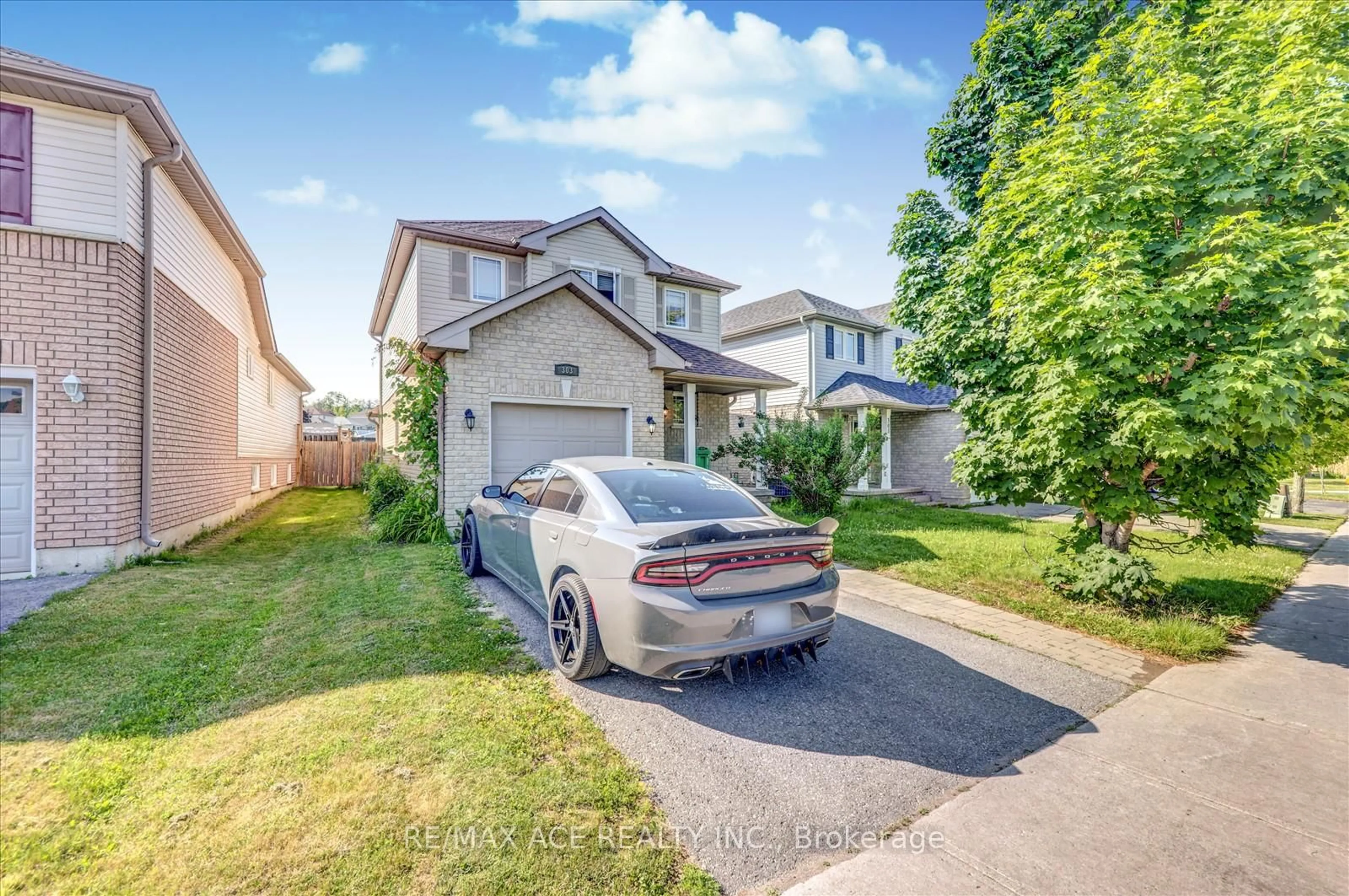 A pic from outside/outdoor area/front of a property/back of a property/a pic from drone, street for 303 Spillsbury Dr, Peterborough West Ontario K9K 2S1