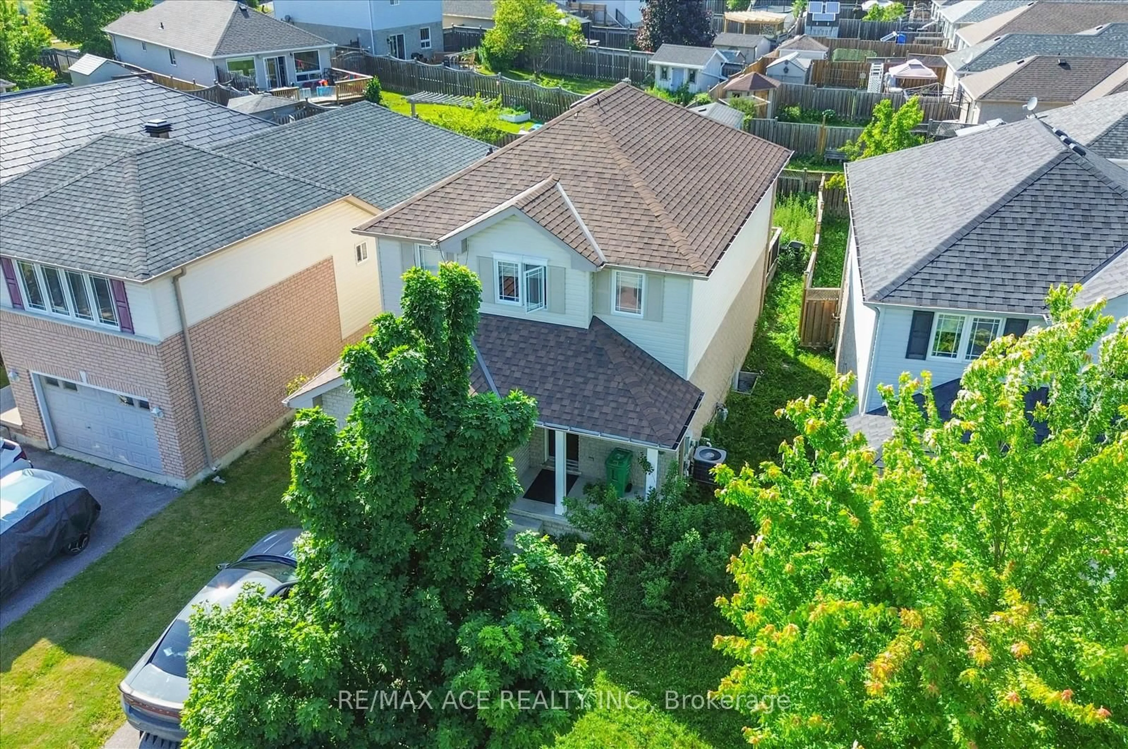 A pic from outside/outdoor area/front of a property/back of a property/a pic from drone, street for 303 Spillsbury Dr, Peterborough West Ontario K9K 2S1