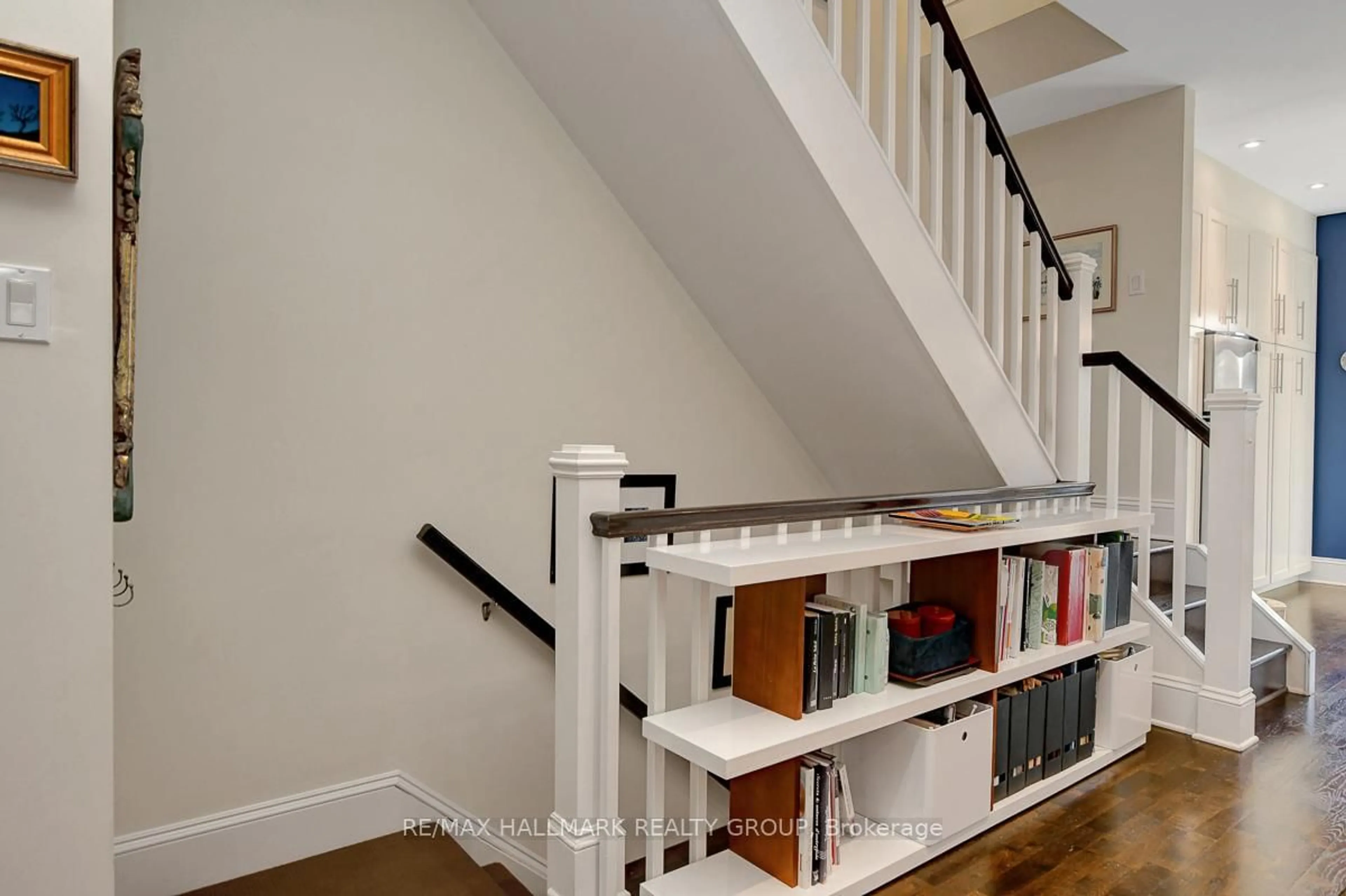 Stairs for 29 Springfield Rd #B, Ottawa Ontario K1M 1C8