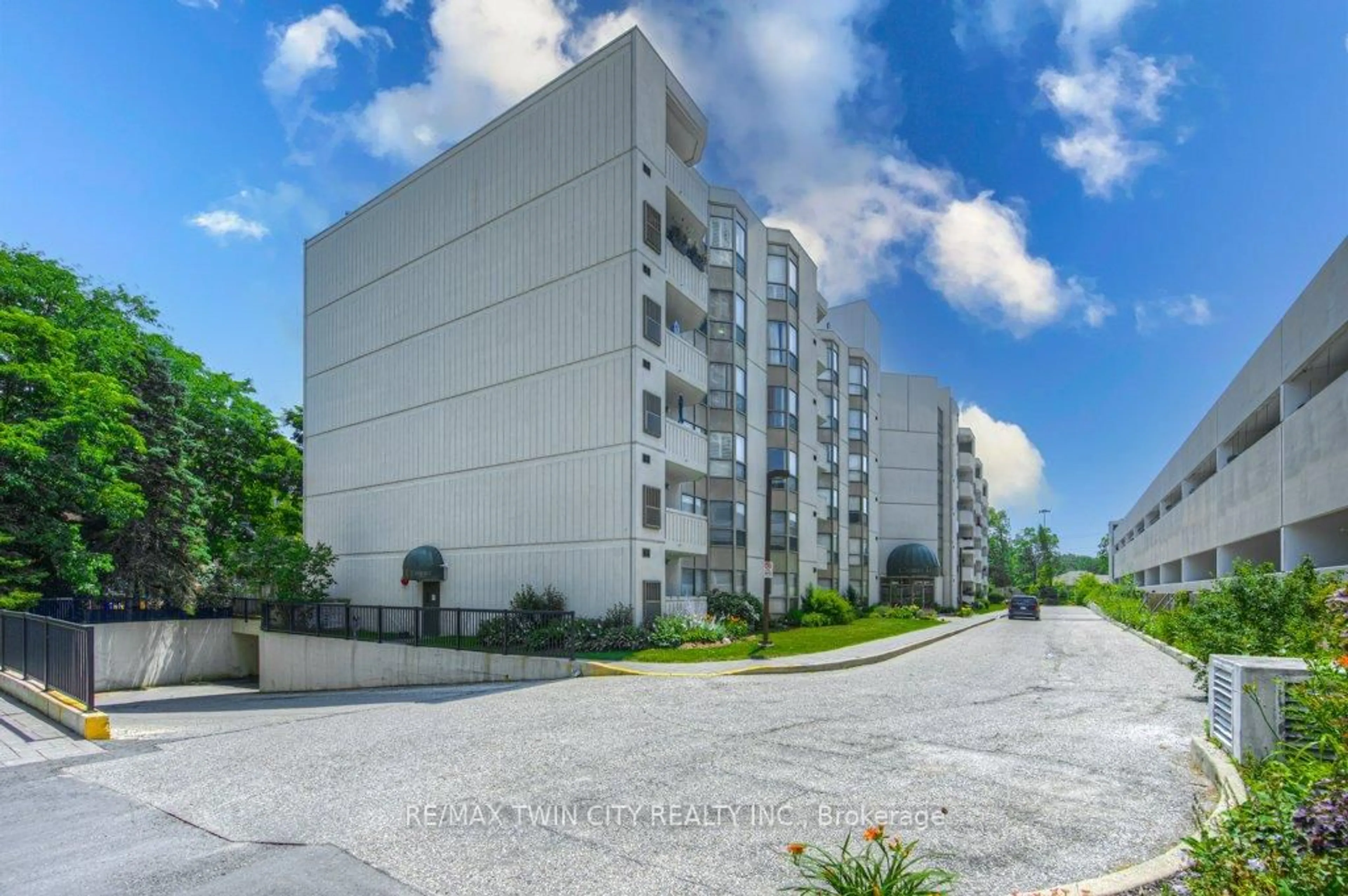 Unknown for 3267 King St #202, Kitchener Ontario N2A 4A4