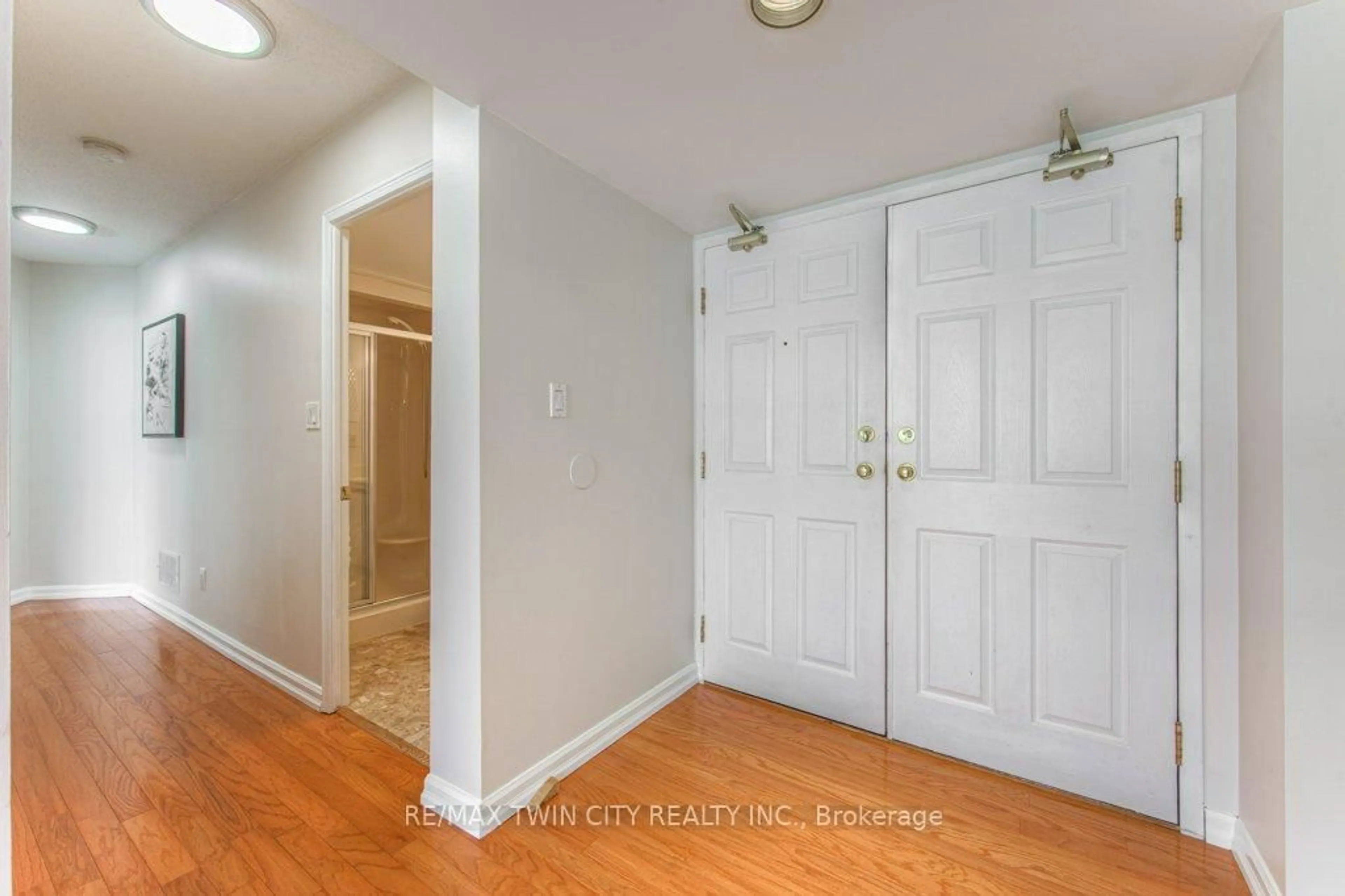 Indoor entryway for 3267 King St #202, Kitchener Ontario N2A 4A4