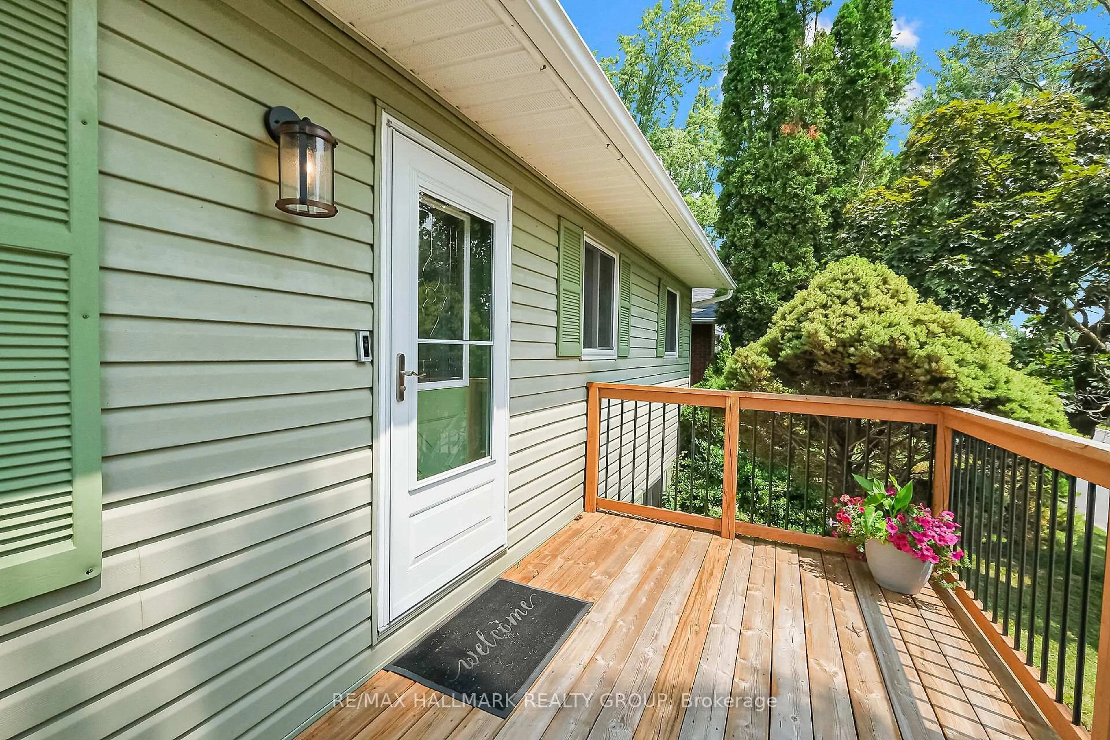 Home with vinyl exterior material, unknown for 175 King St, Carleton Place Ontario K7C 1G5