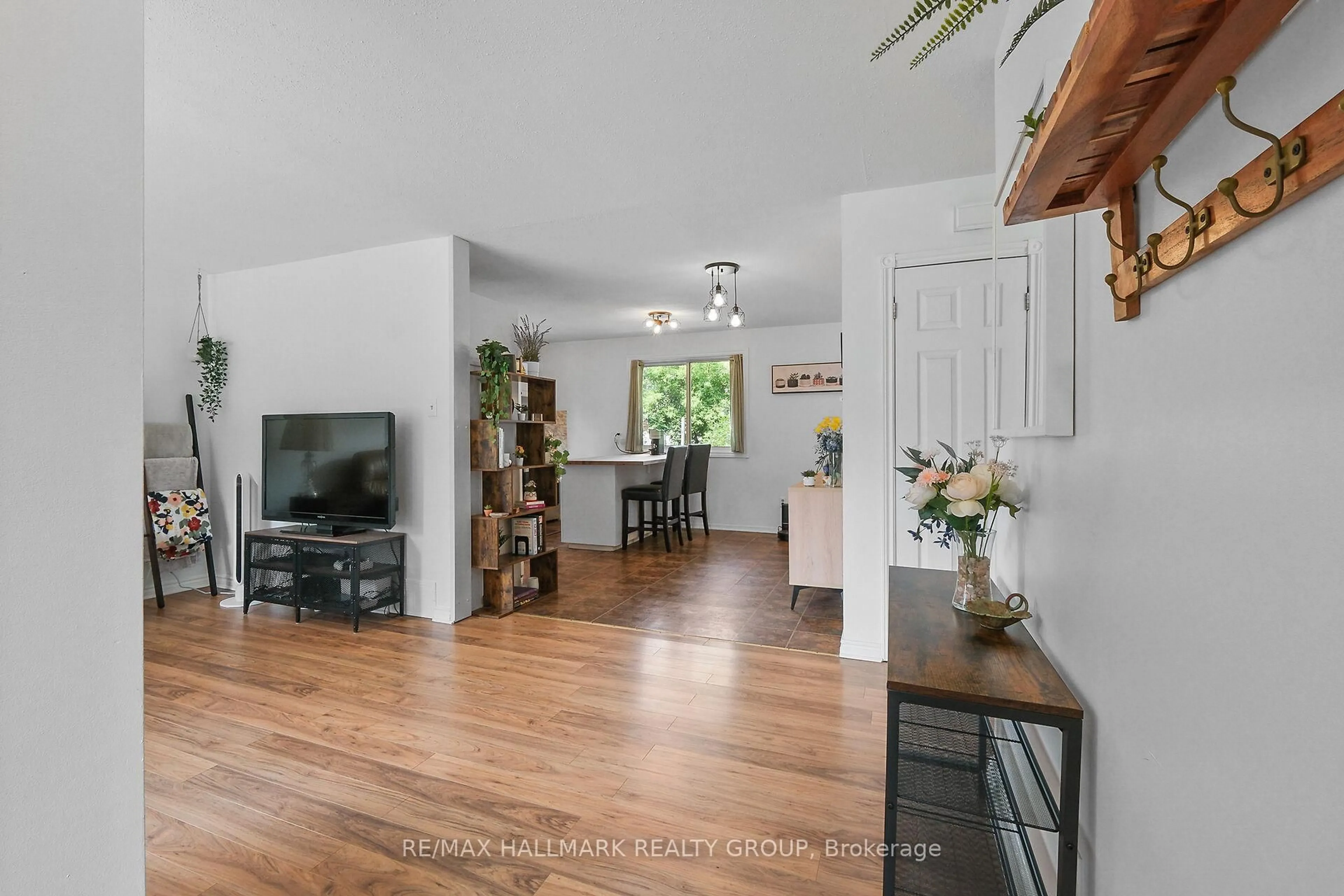 Living room with furniture, wood/laminate floor for 175 King St, Carleton Place Ontario K7C 1G5
