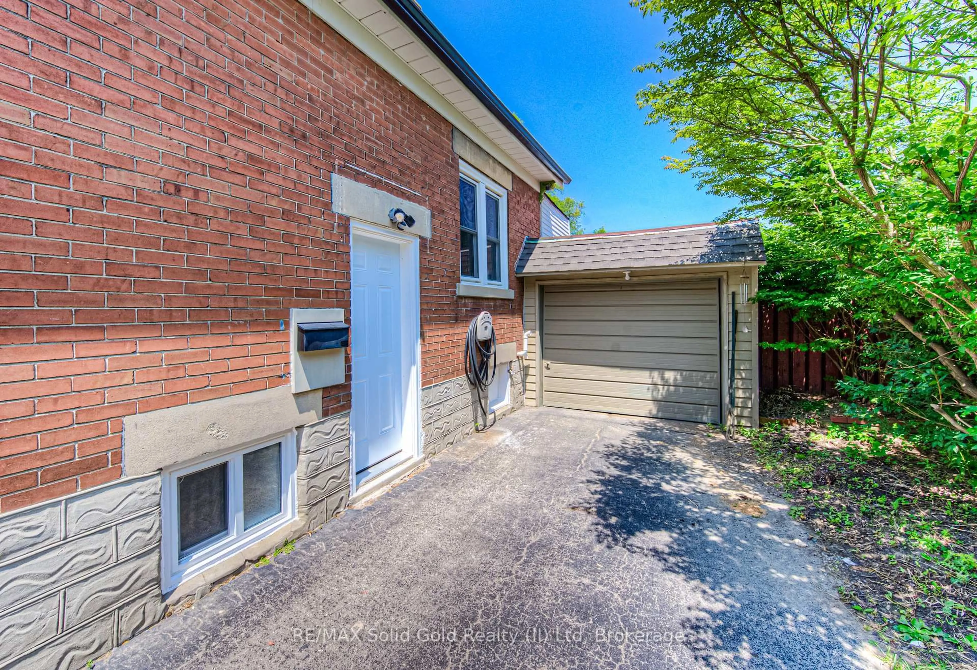 Home with brick exterior material, street for 116 Waterloo St, Waterloo Ontario N2J 1X9