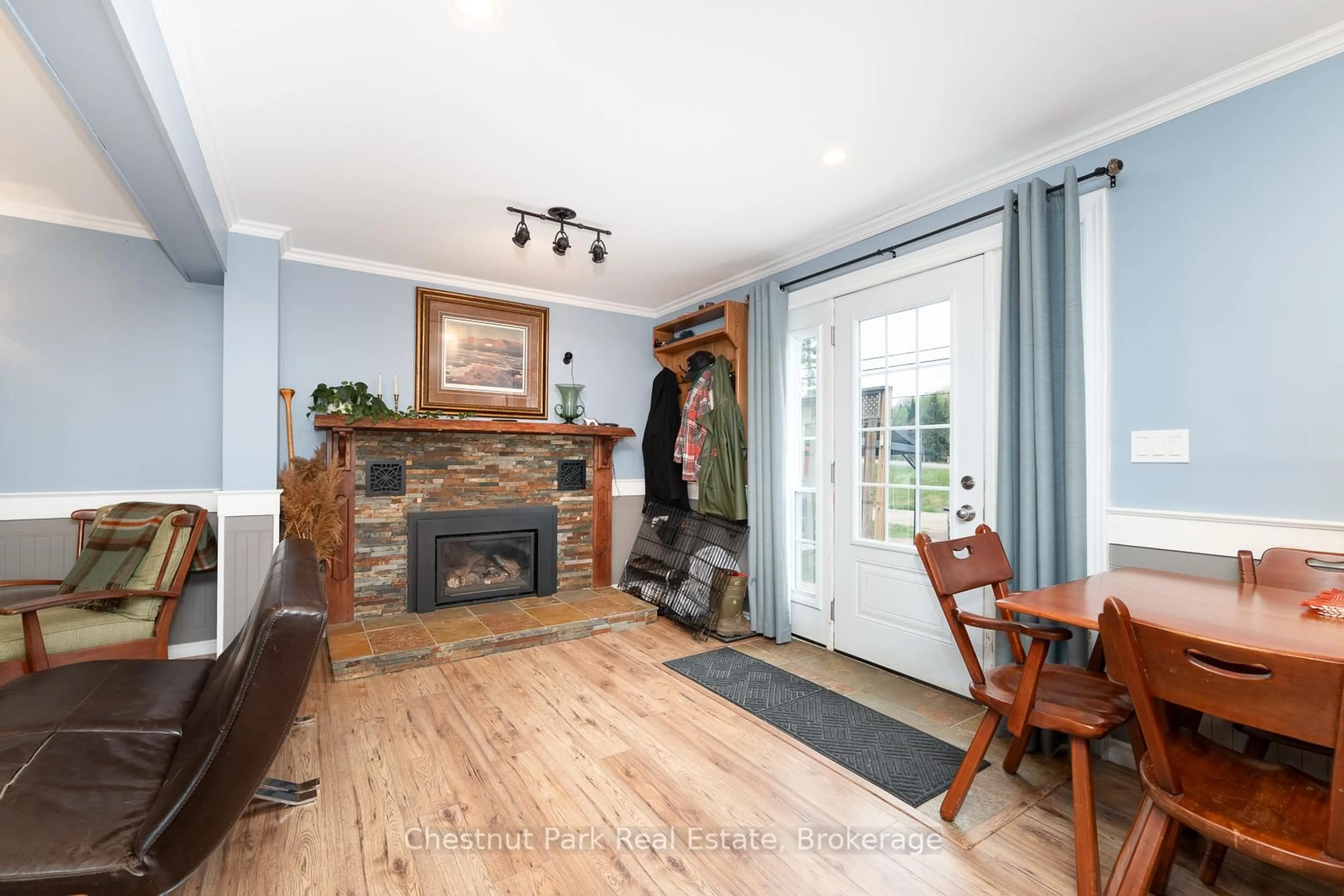 Living room with furniture, wood/laminate floor for 2015 141 Highway, Muskoka Lakes Ontario P0B 1M0