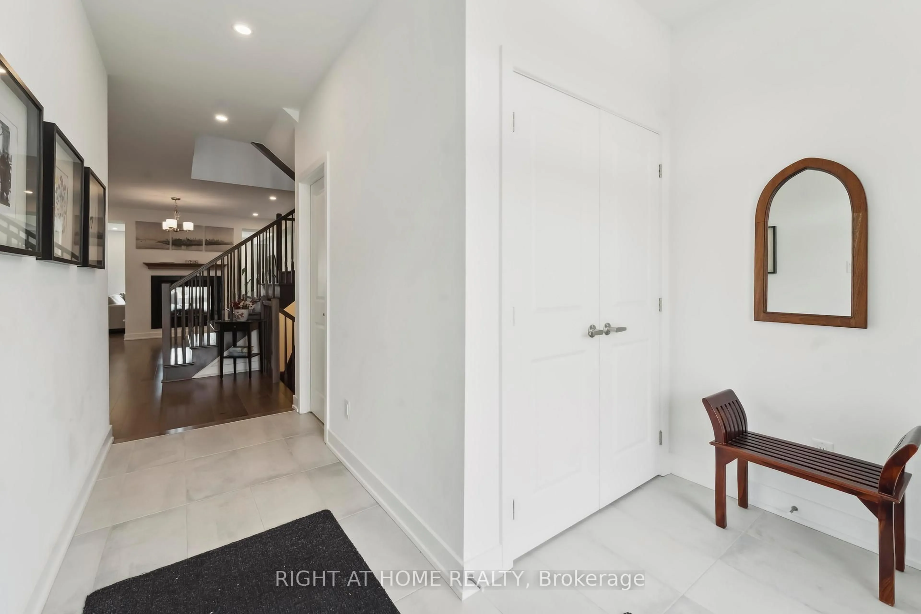 Indoor entryway for 848 Beckton Hts, Ottawa Ontario K2S 2X9
