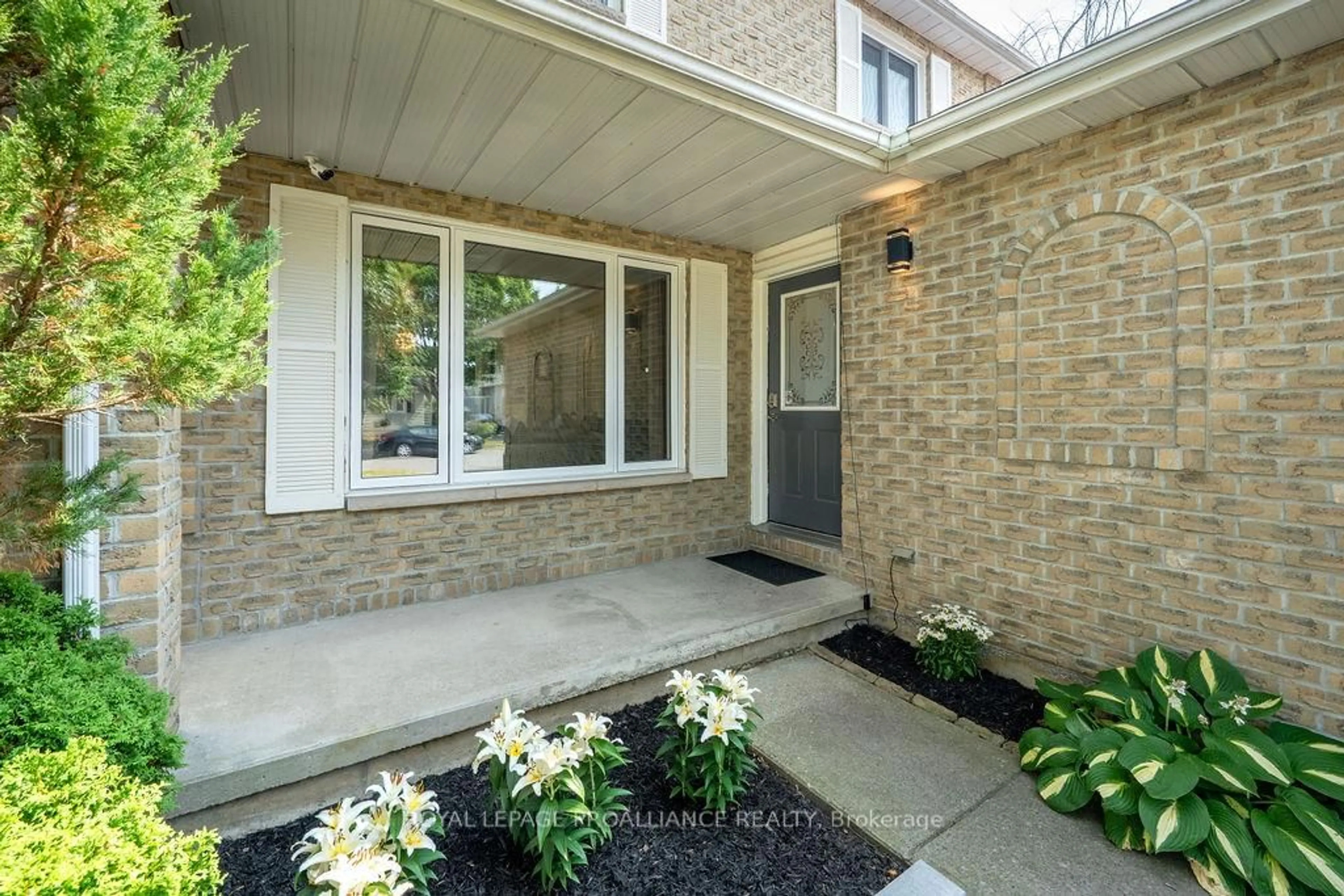 Indoor entryway for 56 Sherwood Cres, Belleville Ontario K8P 5G2