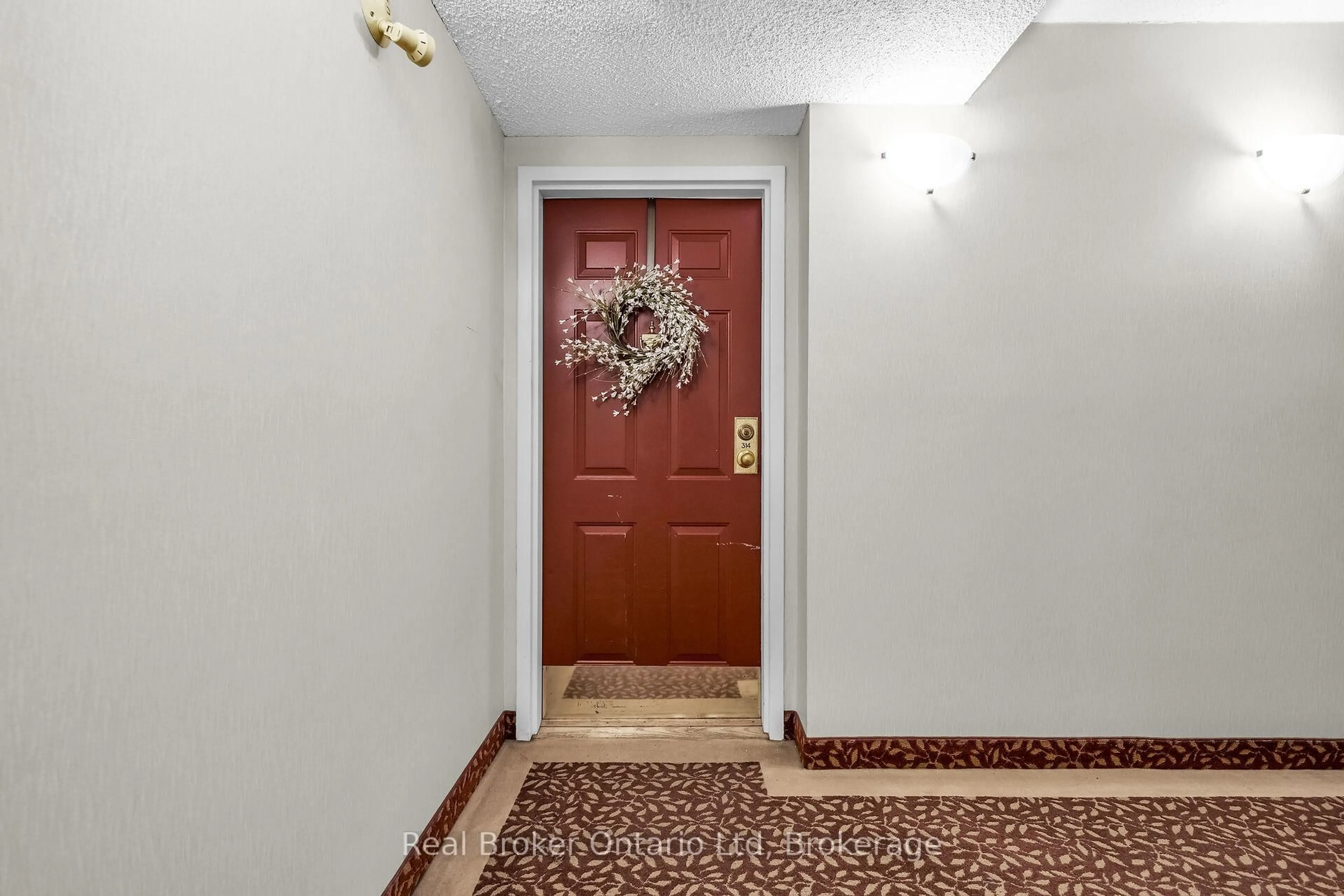 Indoor foyer for 150 Wilson St #314, Hamilton Ontario L9G 4E7