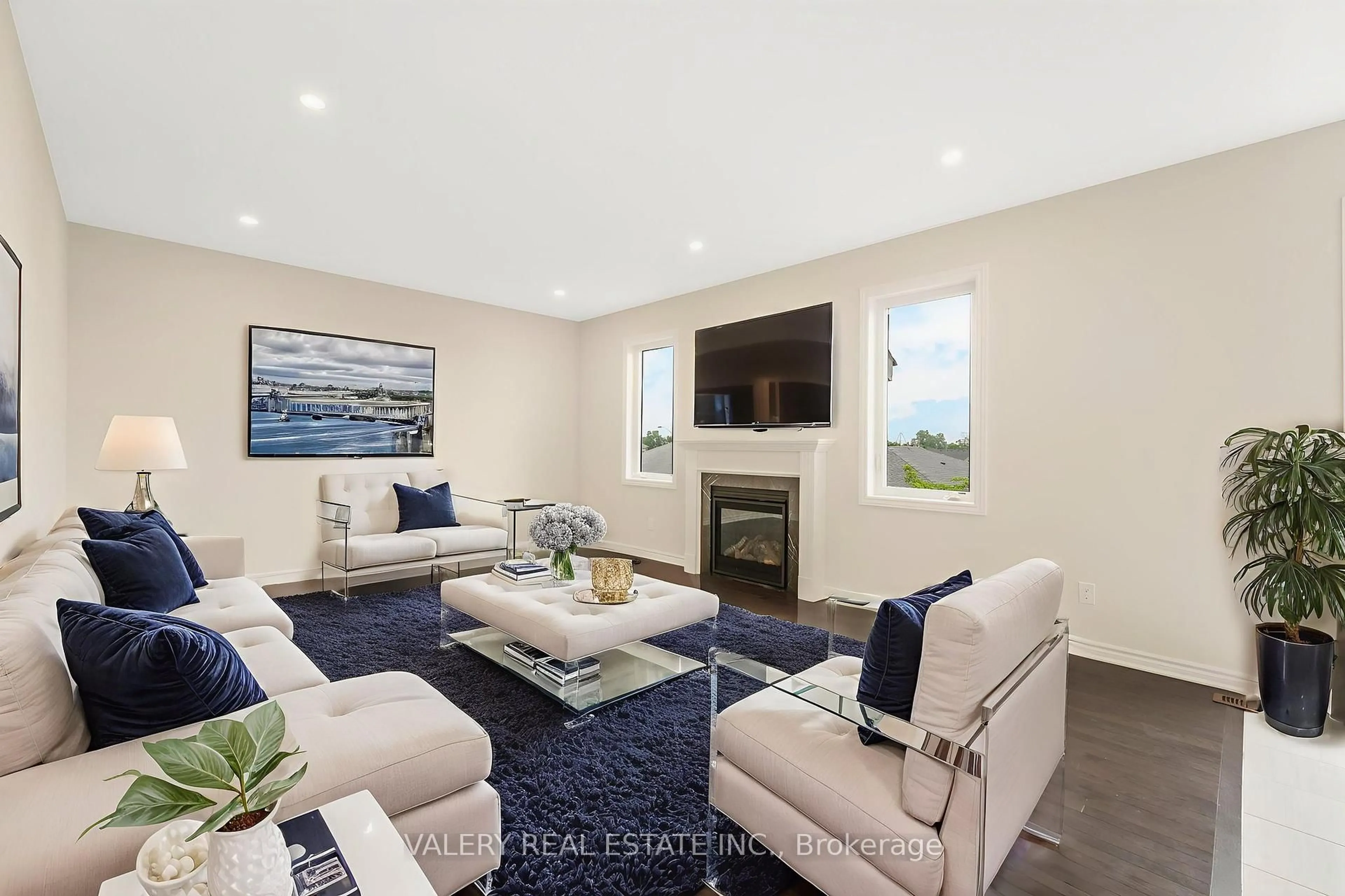 Living room with furniture, unknown for 17 Oriole Cres, Port Colborne Ontario L3K 6E2