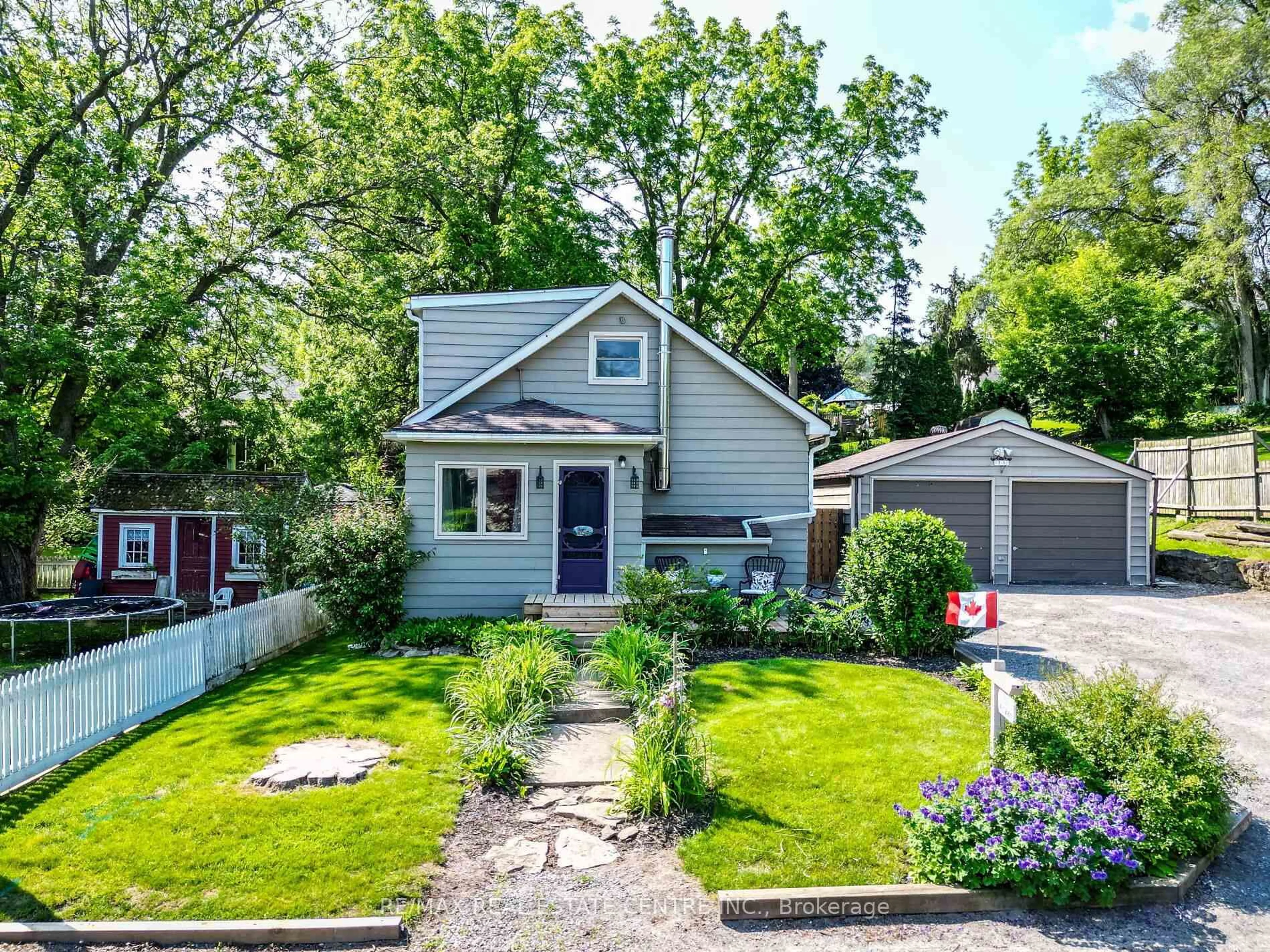 A pic from outside/outdoor area/front of a property/back of a property/a pic from drone, street for 25 Highlander St, Niagara-on-the-Lake Ontario L0S 1L0