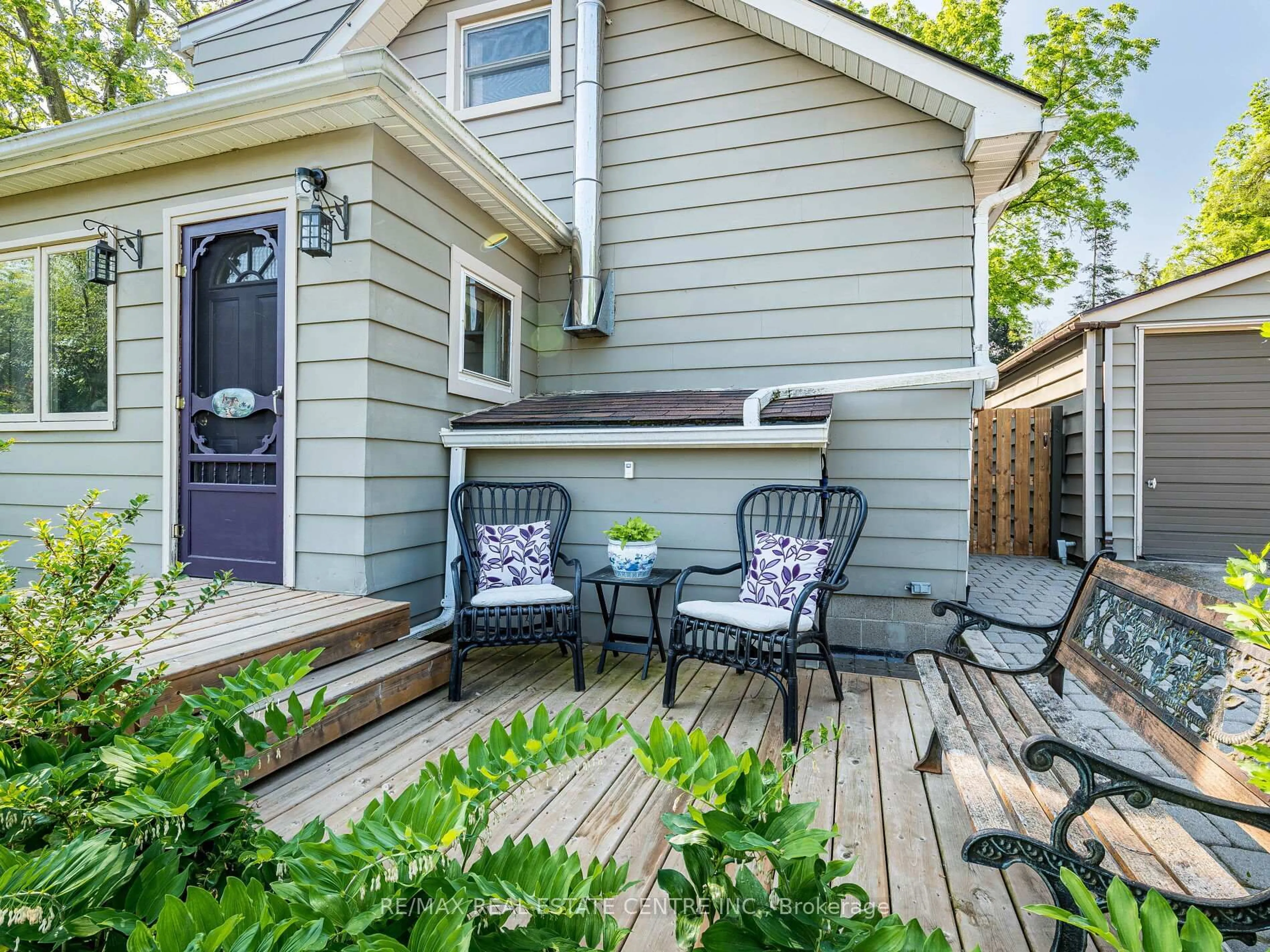 Patio, street for 25 Highlander St, Niagara-on-the-Lake Ontario L0S 1L0