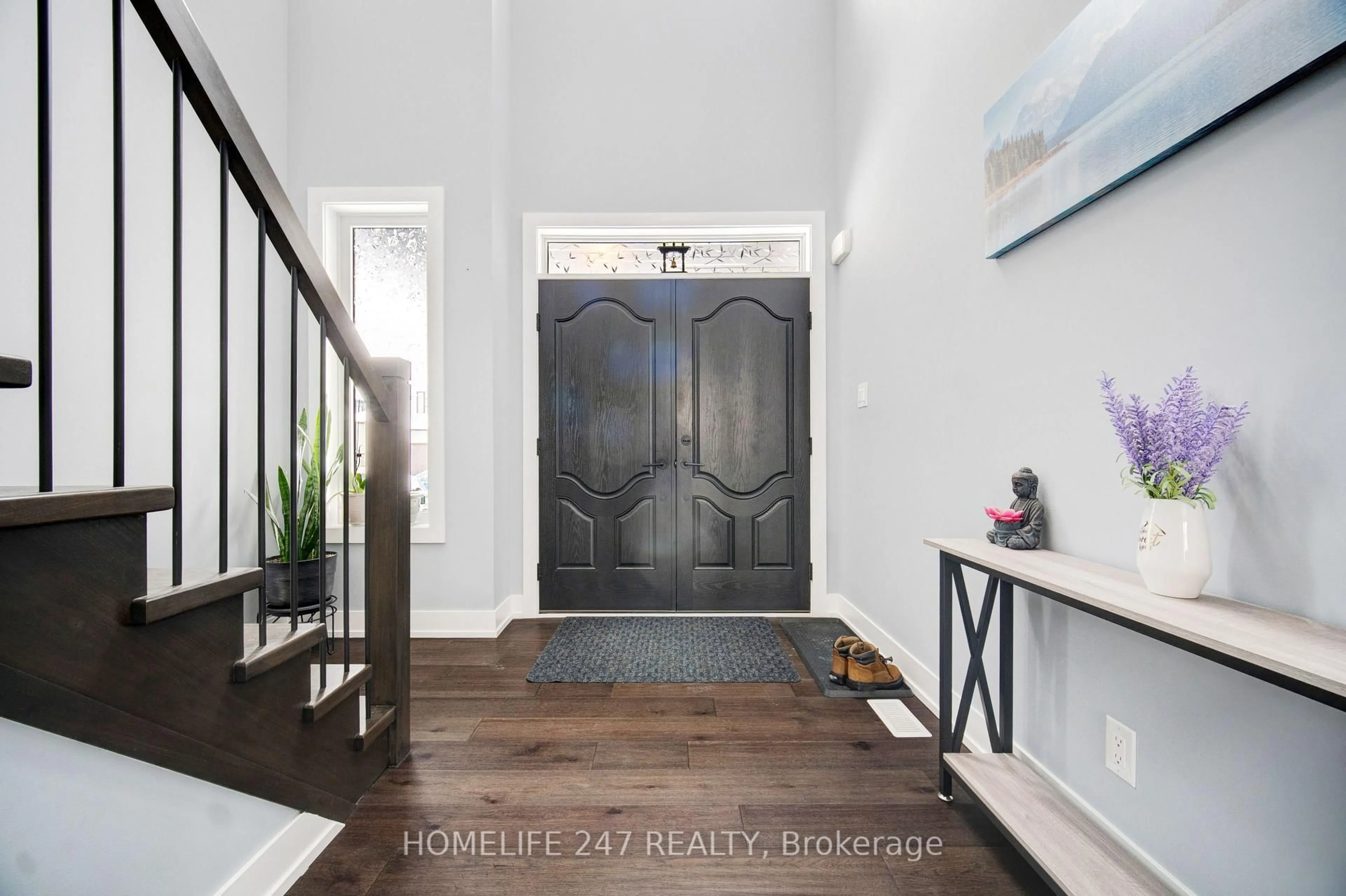 Indoor entryway for 2149 Tokala Tr, London North Ontario N6G 0Z7