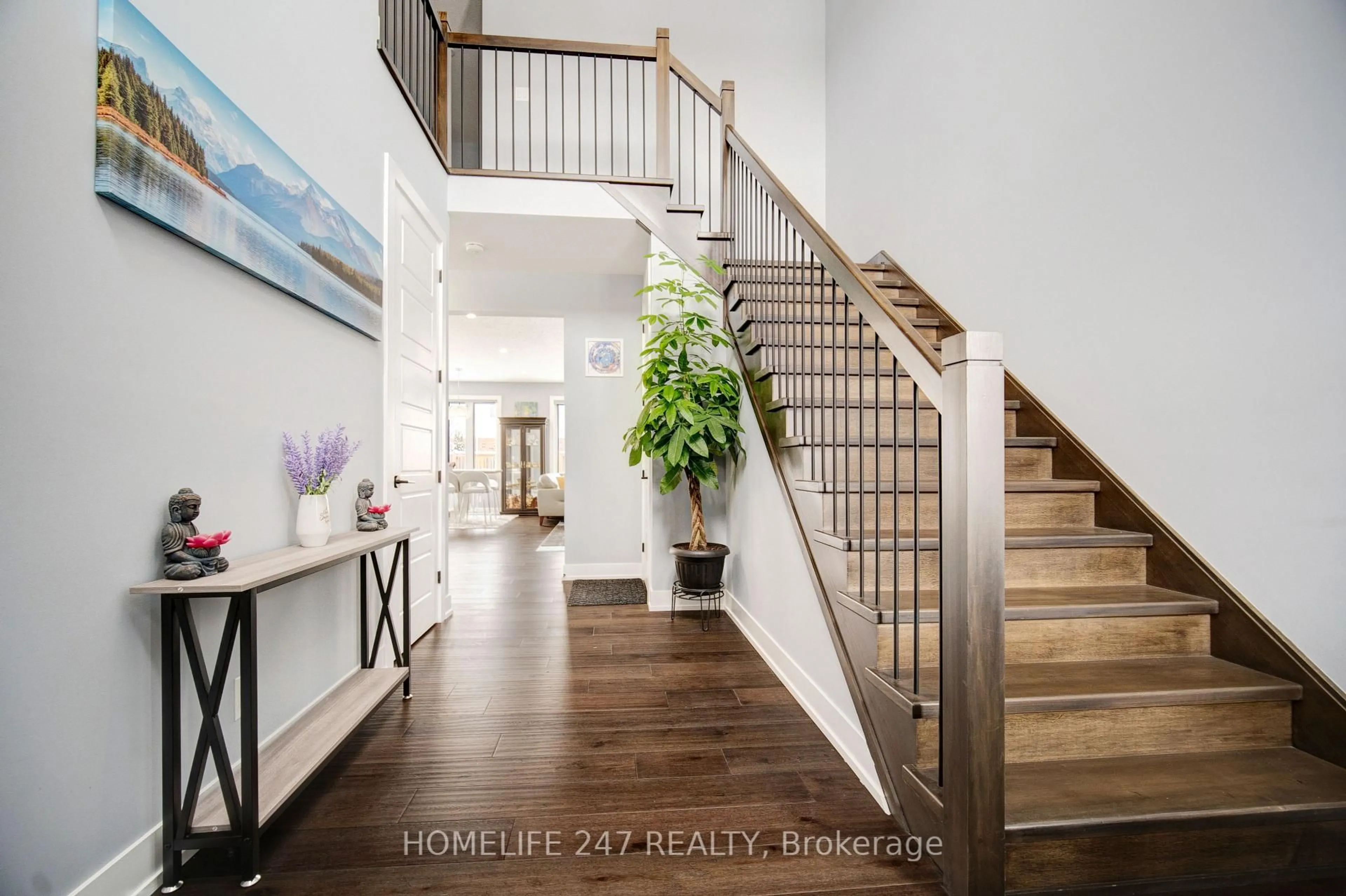 Indoor entryway for 2149 Tokala Tr, London North Ontario N6G 0Z7