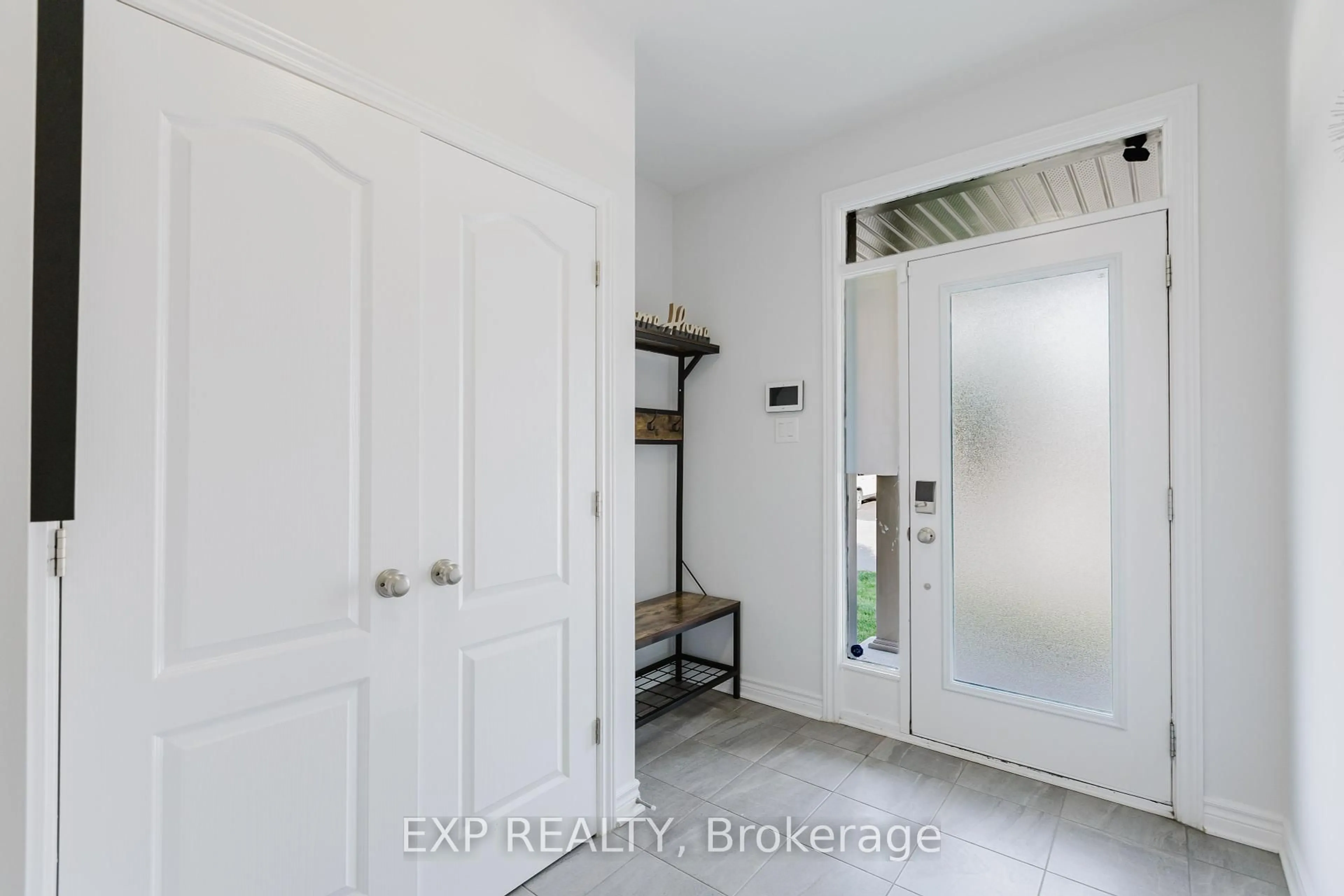Indoor entryway for 80 Palfrey Way, Ottawa Ontario K2V 0B3